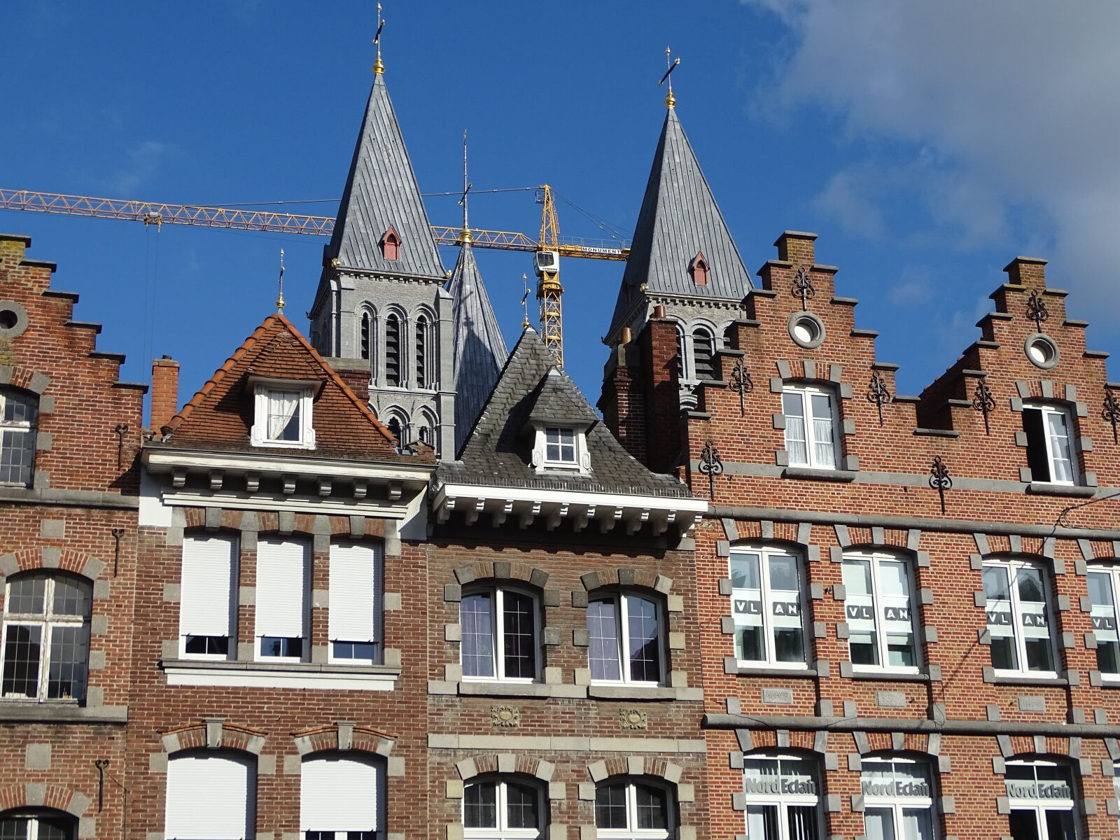 Sony Cyber-shot DSC-HX400V sample photo. Tournai, large square, cathedral photography
