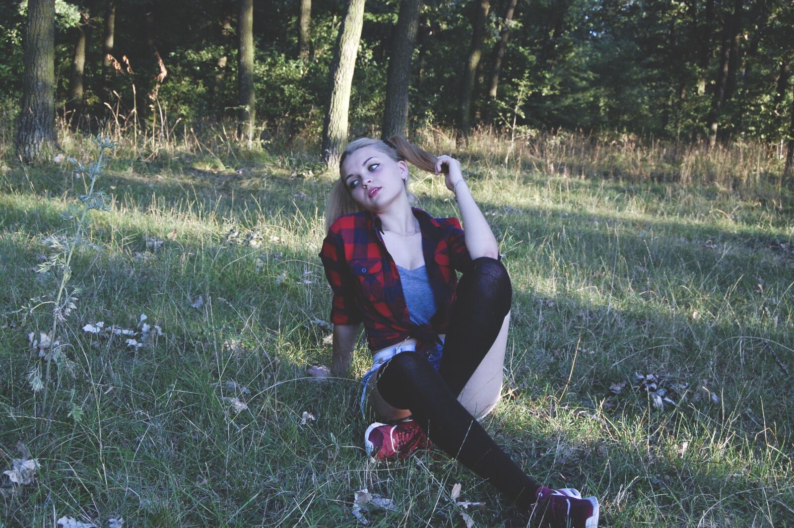 Nikon D40 sample photo. Grass, outdoors, girl photography