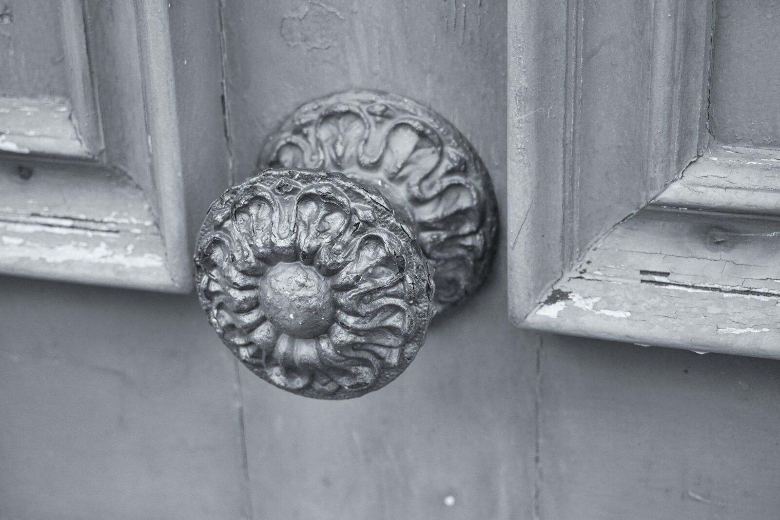 Sony a6000 sample photo. Metal, noir, et, blanc photography