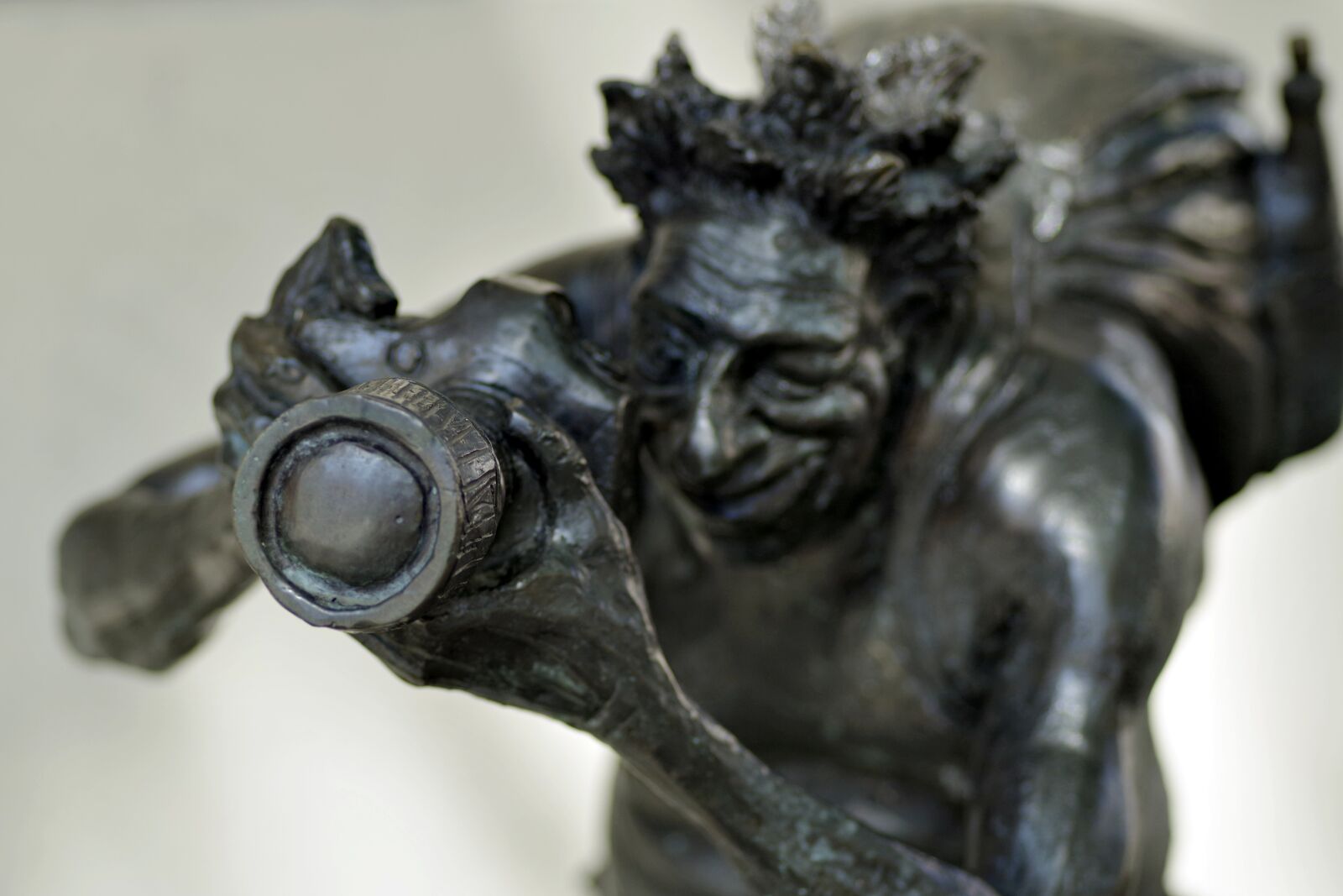 Pentax K-S2 sample photo. Photographer, sculpture, caricature photography
