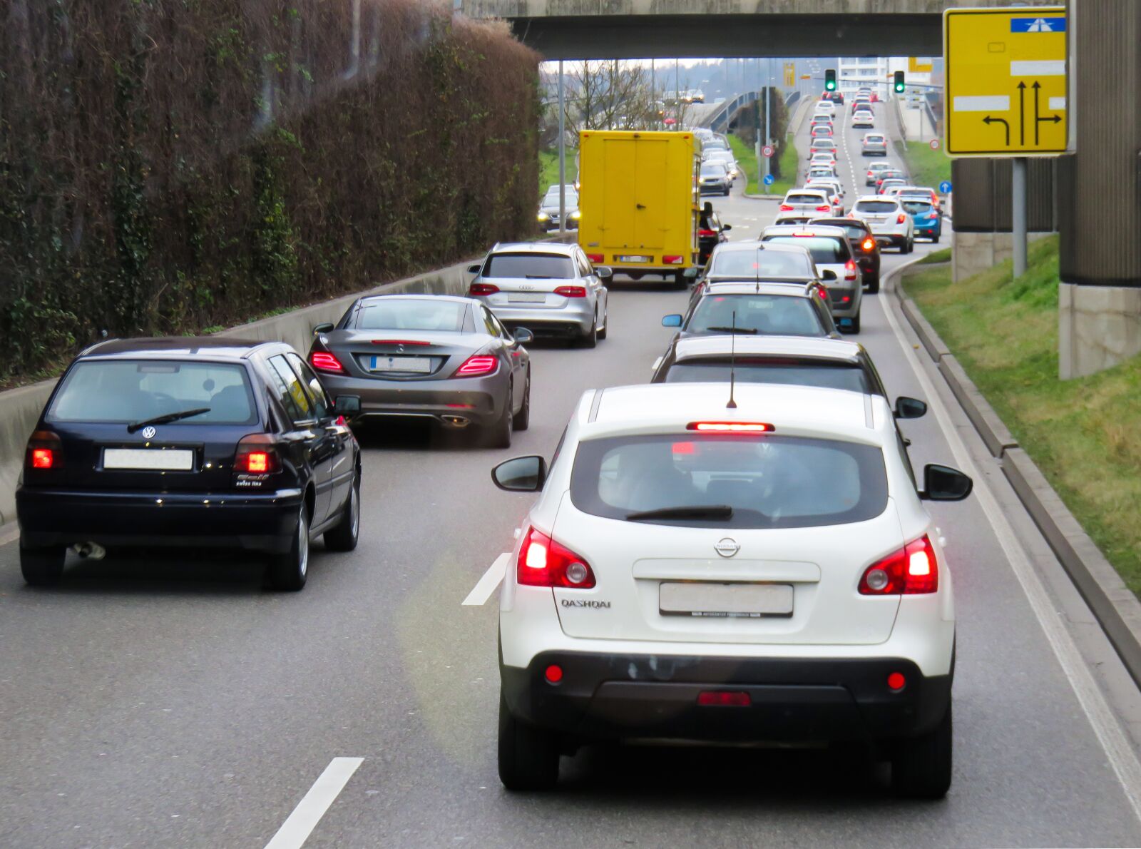 Canon PowerShot SX710 HS sample photo. Traffic, transport, jam photography