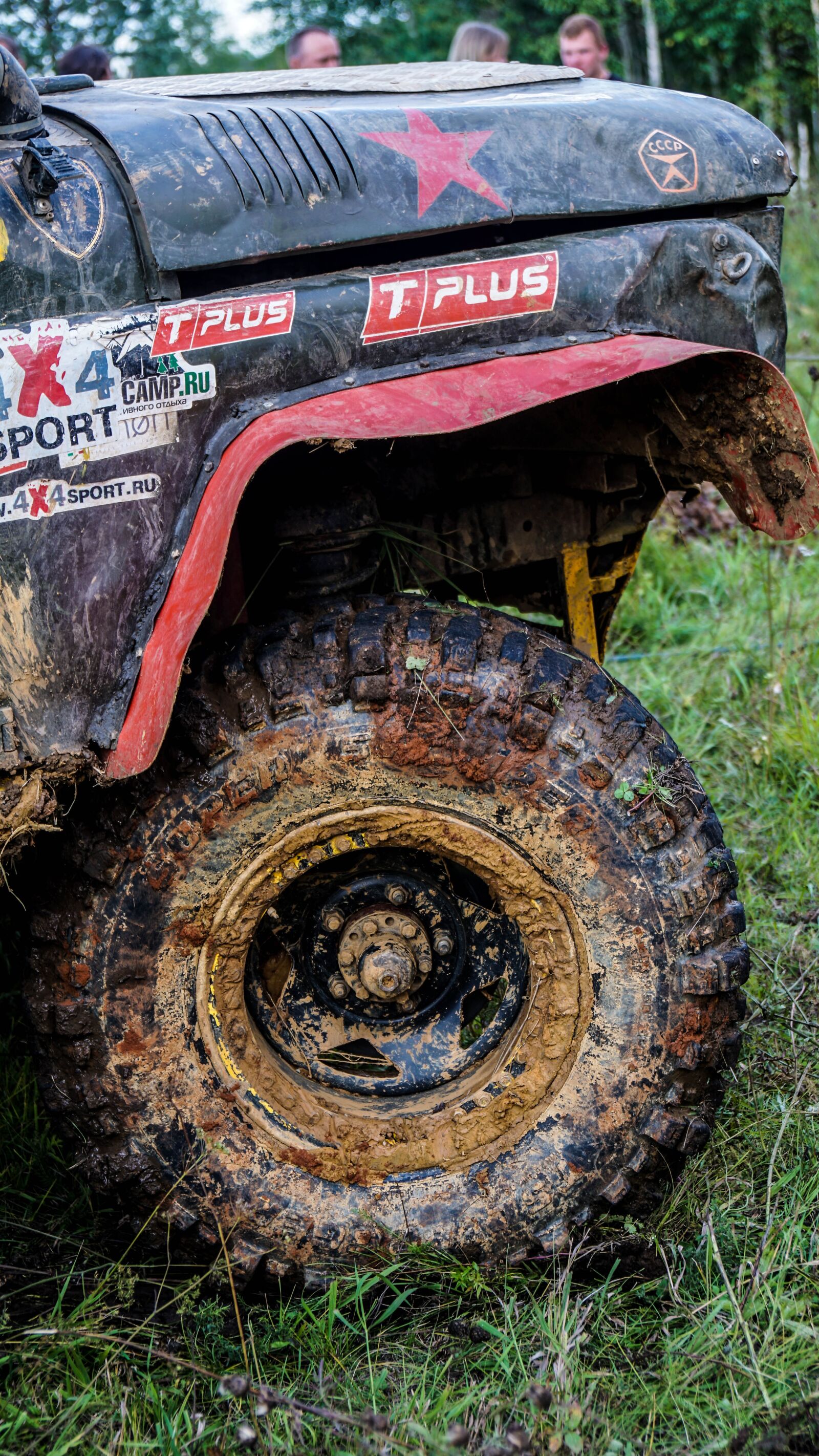 Sony a6000 + Sony Vario-Tessar T* E 16-70mm F4 ZA OSS sample photo. Wheel, car, auto photography