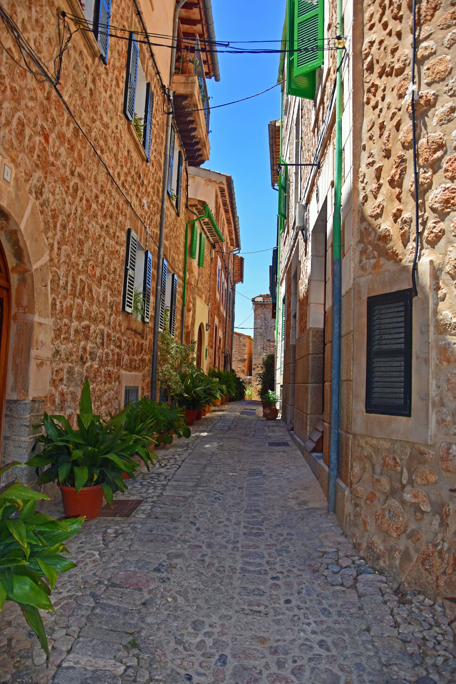 Nikon D7200 sample photo. Fornalutx, mallorca, alley photography