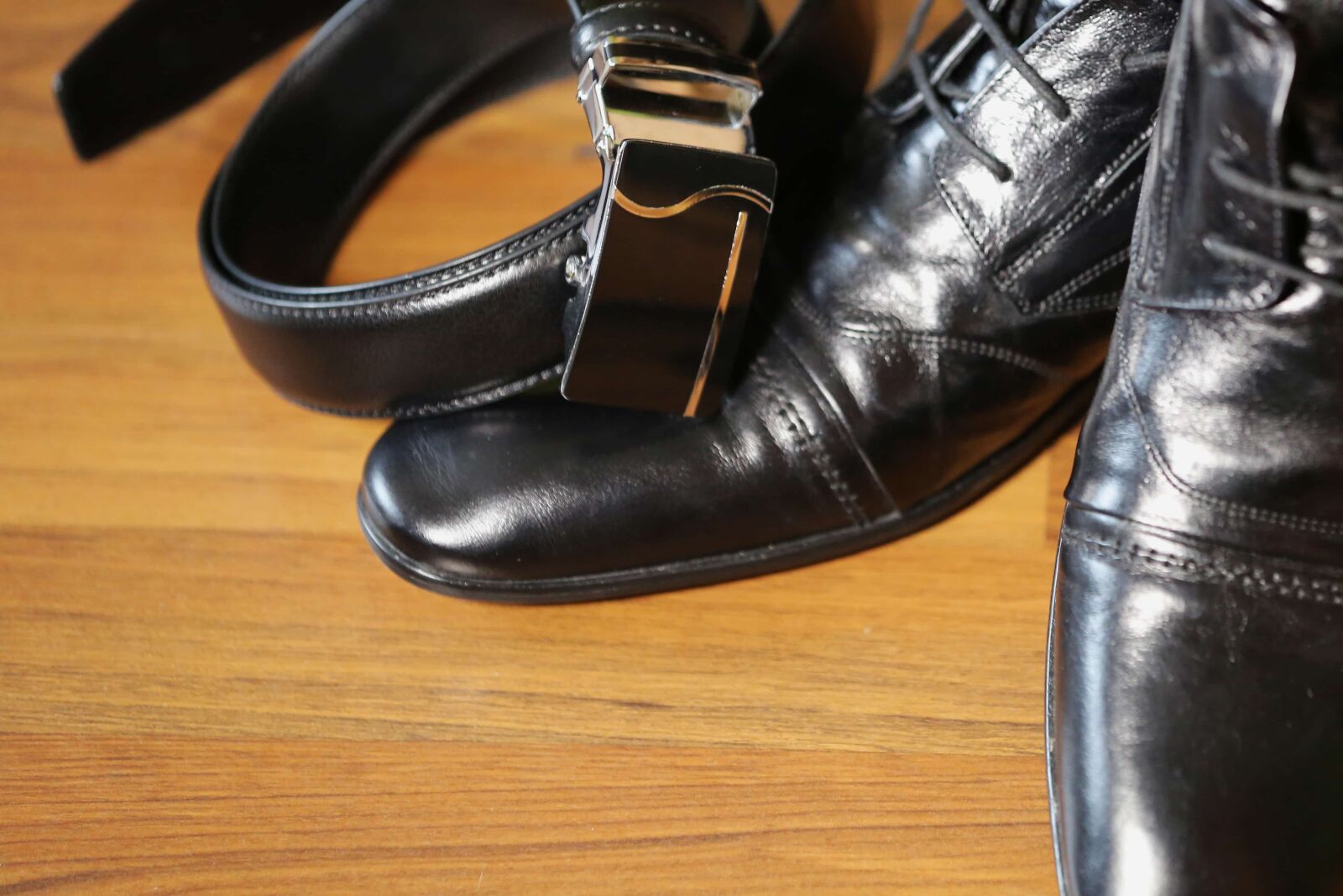 Canon EOS 5D Mark III sample photo. Belt, black, casual, elegance photography