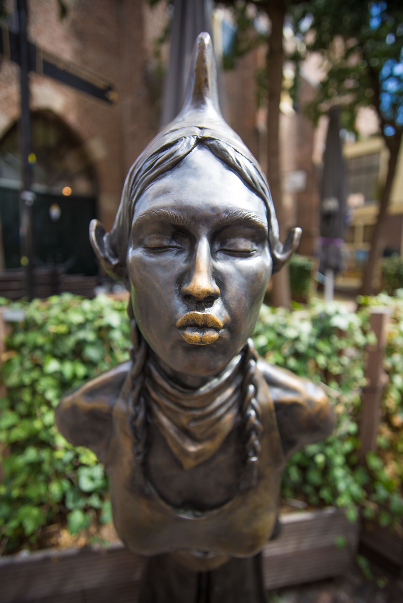 Nikon D600 sample photo. Kiss, statue, sculpture photography