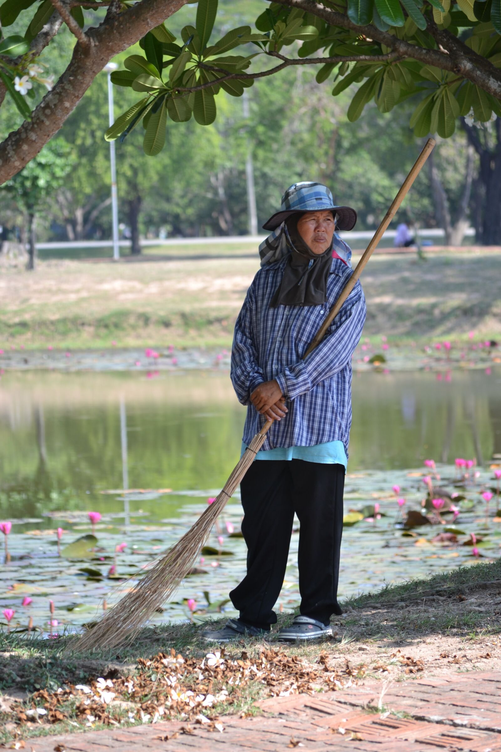 Nikon D3100 sample photo. Thailand, working women, worker photography