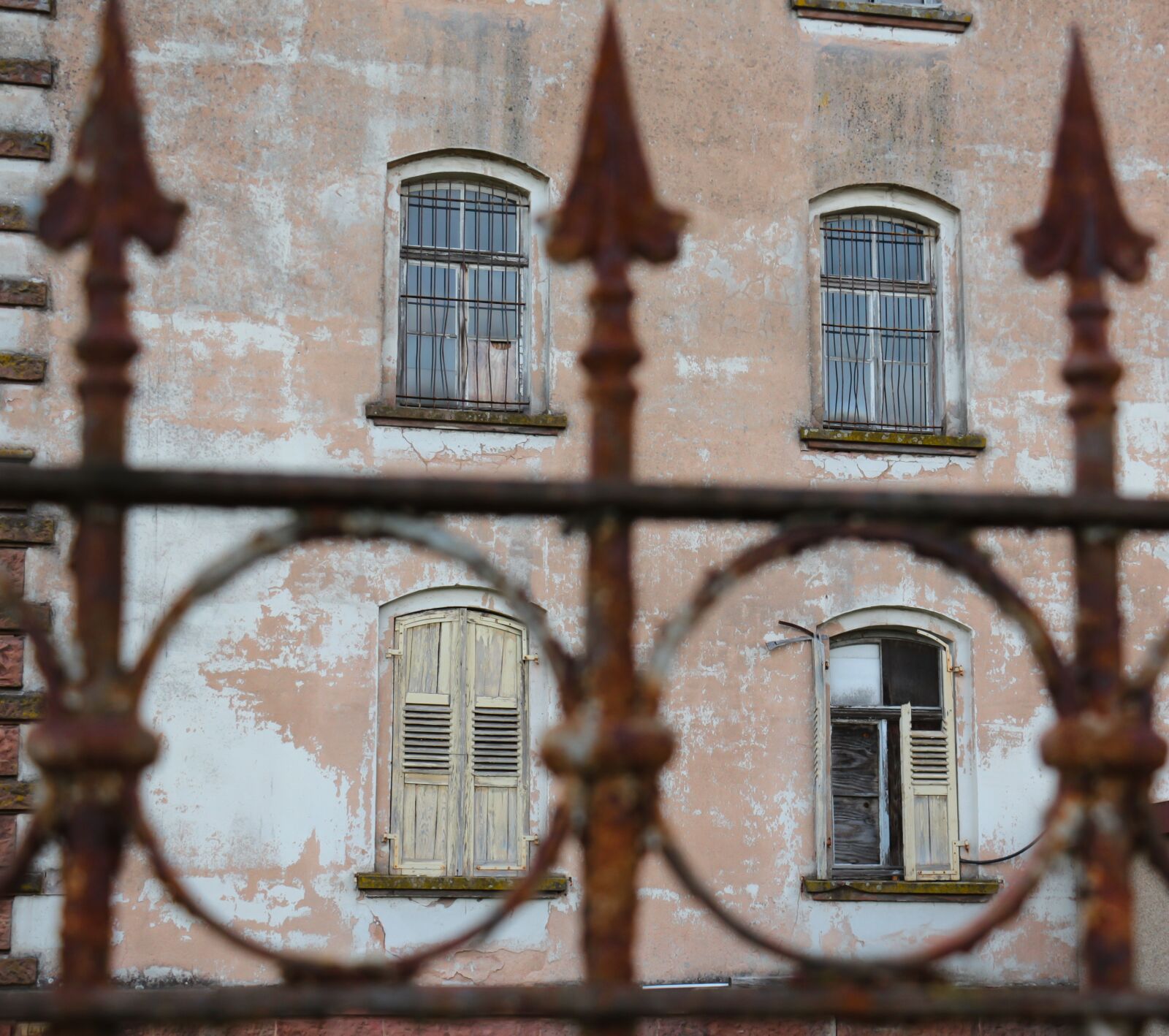 Canon EOS 700D (EOS Rebel T5i / EOS Kiss X7i) sample photo. Architecture, old, building photography