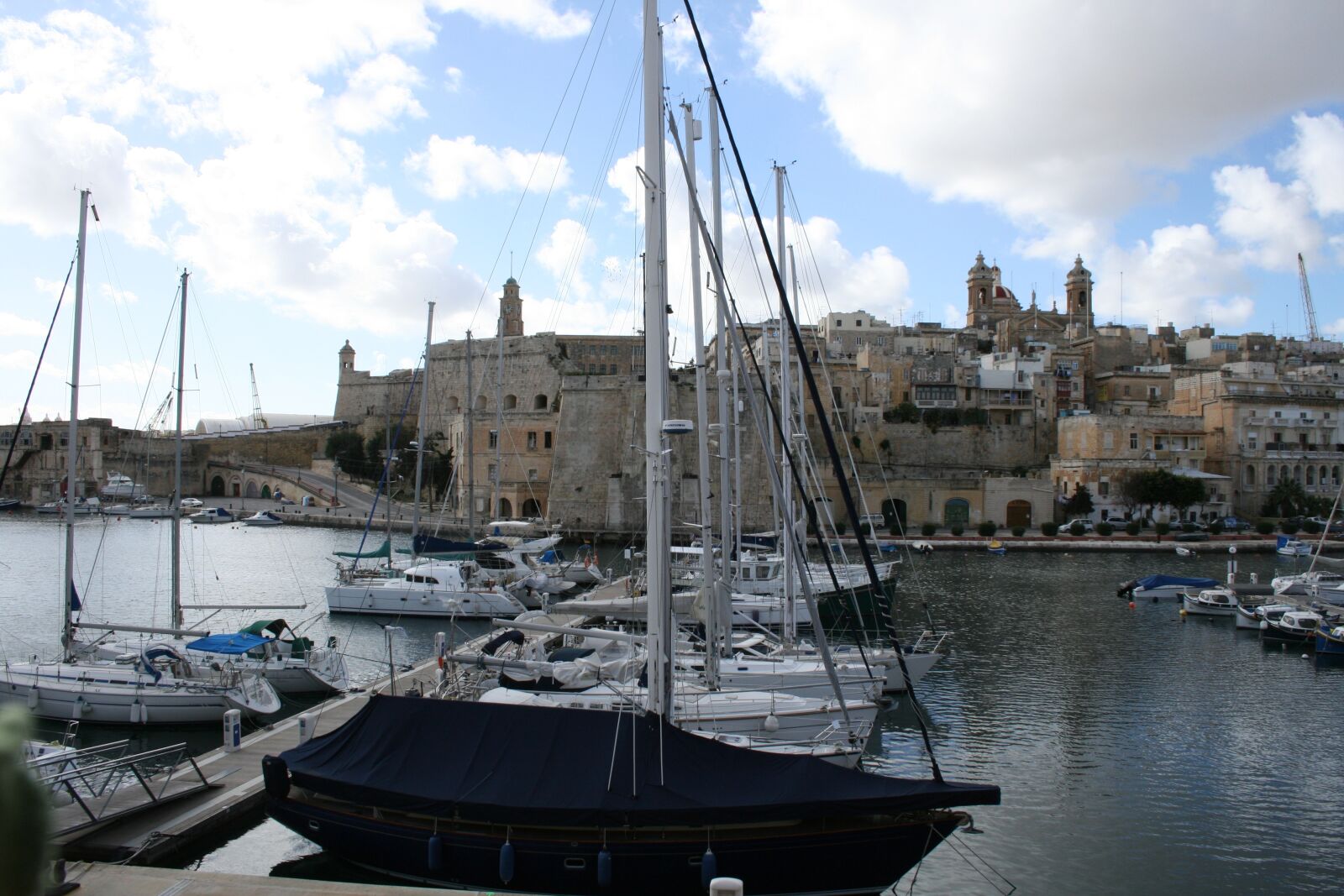 Canon EOS 400D (EOS Digital Rebel XTi / EOS Kiss Digital X) sample photo. Malta, port, boats photography