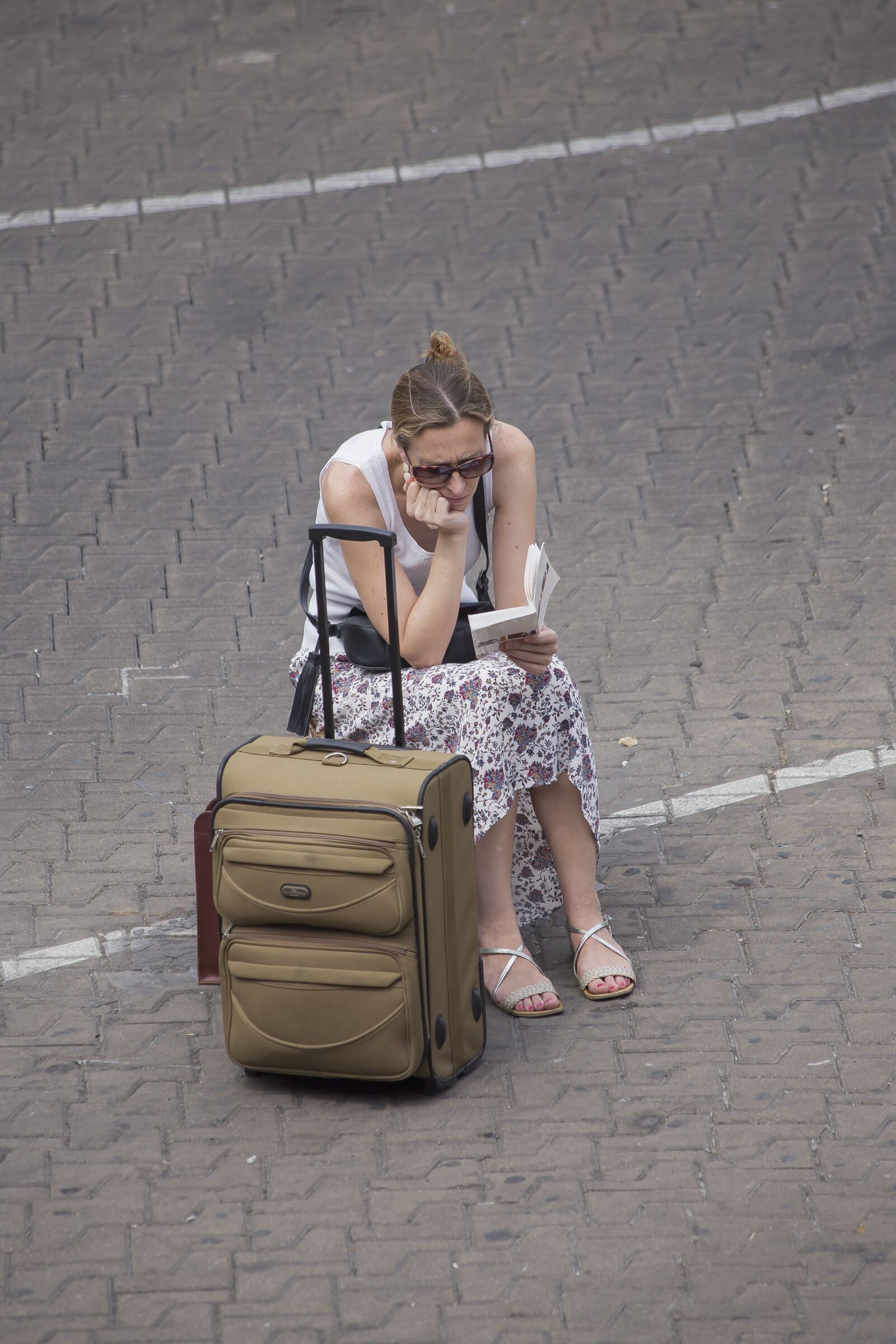 Canon EF 70-300mm F4-5.6 IS USM sample photo. Women, reading, peaceful photography