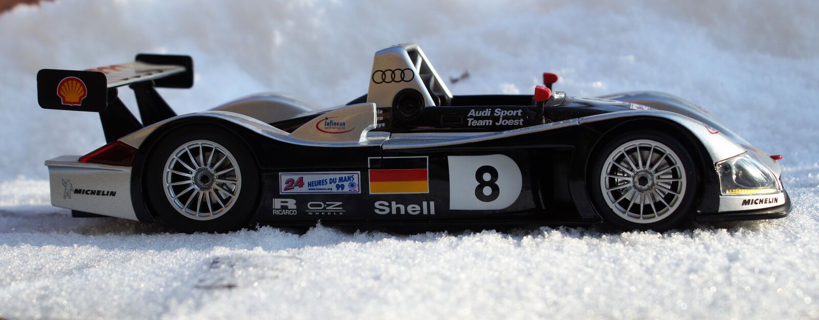 Sony DT 18-70mm F3.5-5.6 sample photo. Model car, audi, r8r photography