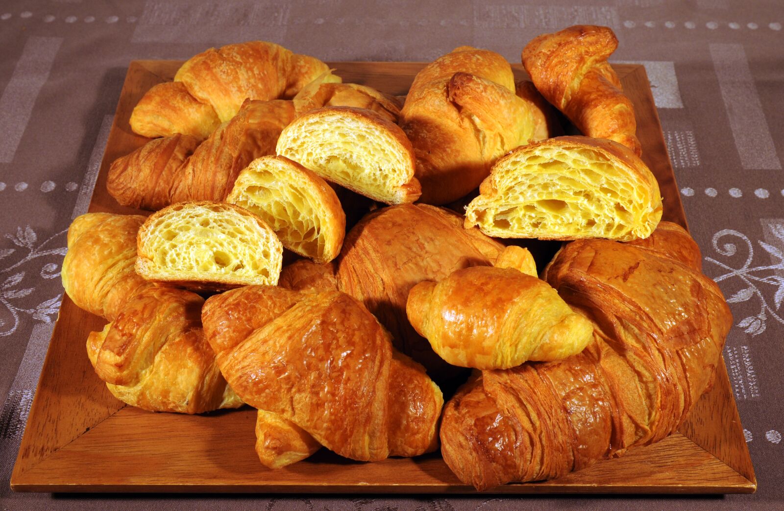 Nikon D300S sample photo. Croissants, baked, tablecloth photography