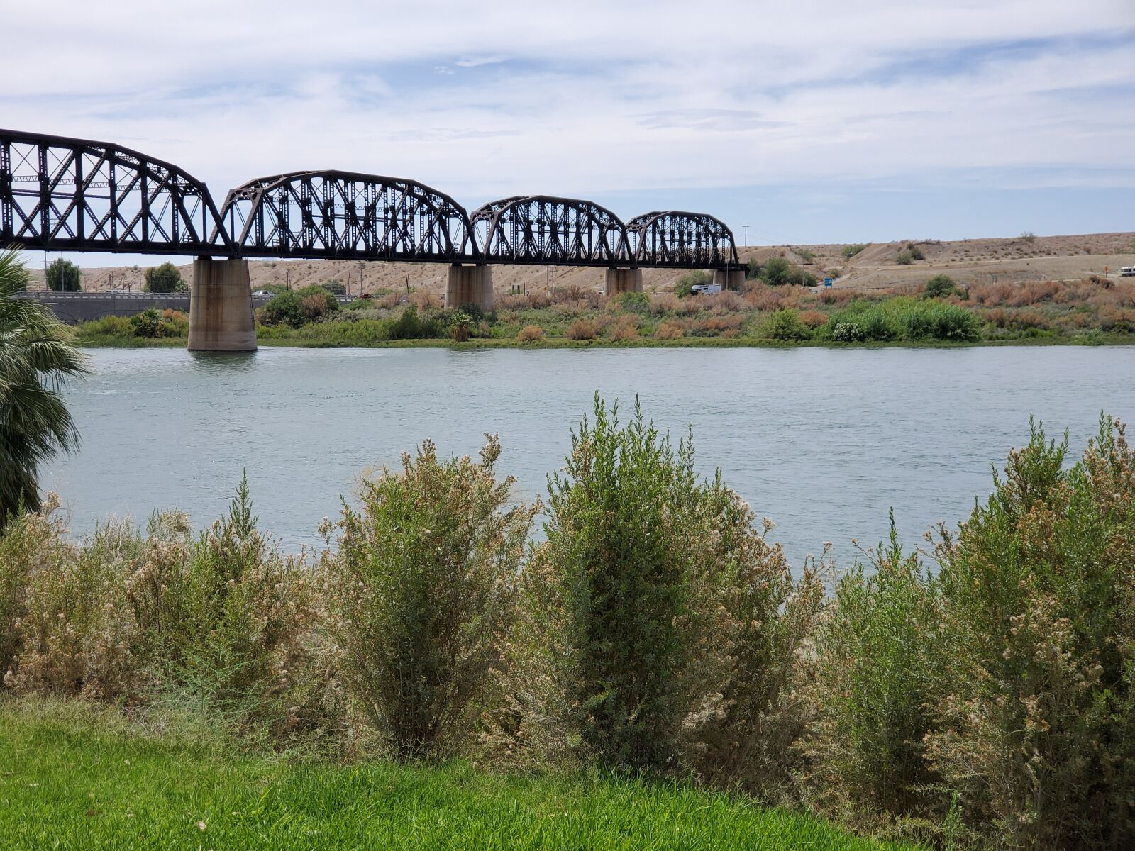 Samsung Galaxy S10+ sample photo. Colorado river, train bridge photography