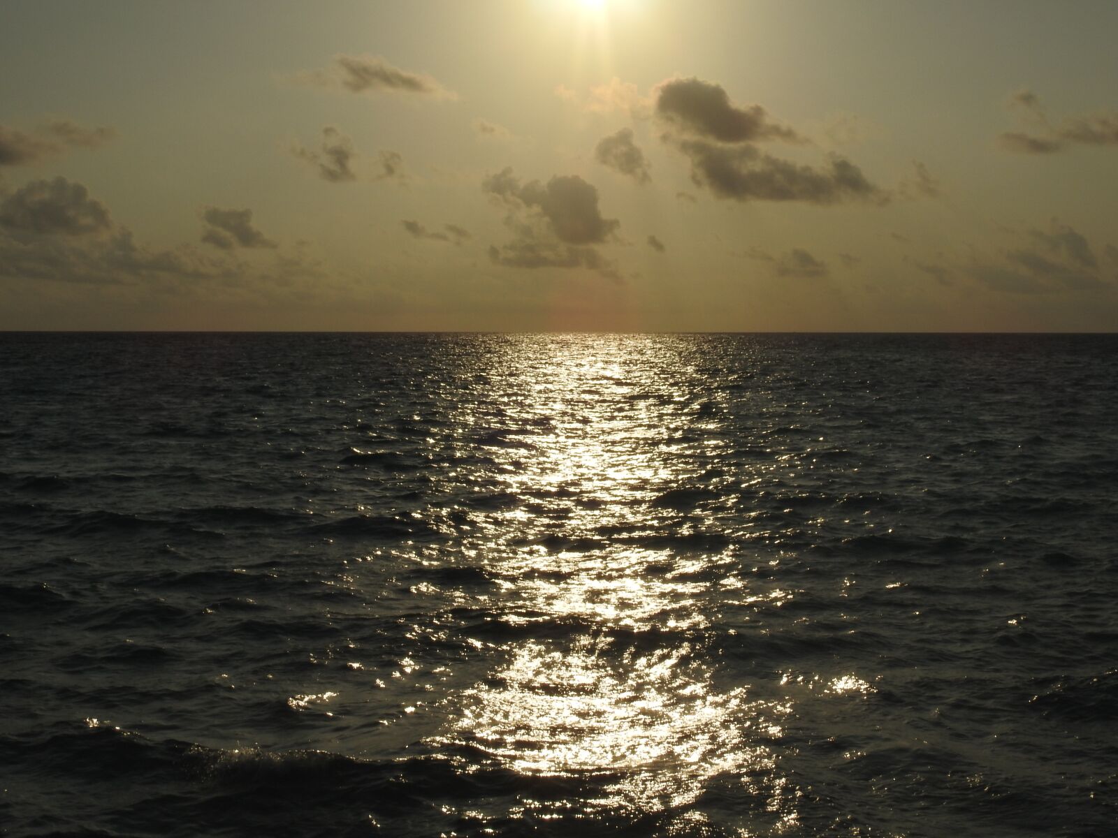 Nikon Coolpix P900 sample photo. Evening sky, sunset, sea photography