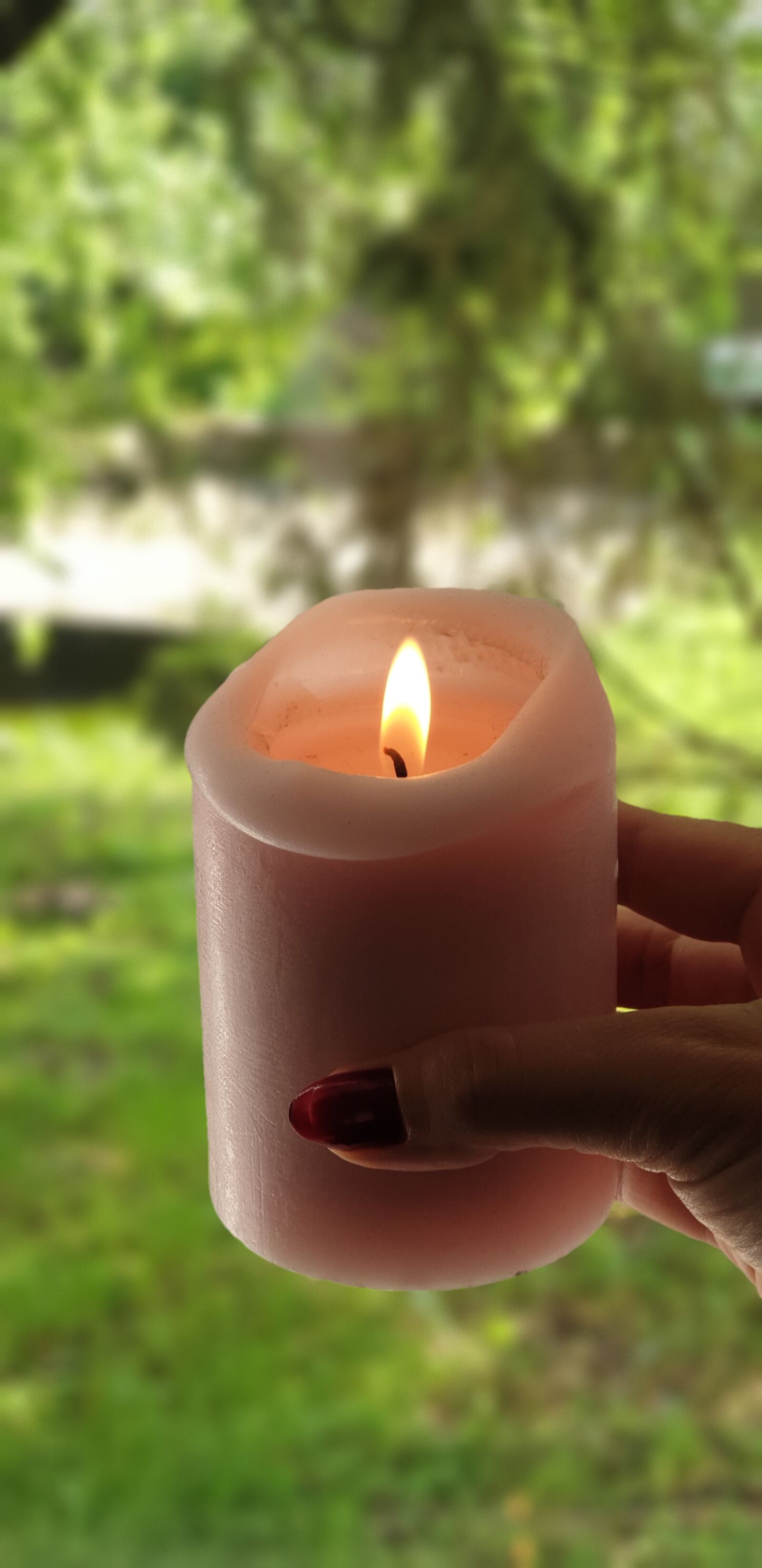 Samsung Galaxy S9+ sample photo. Candle, pink candle, magic photography