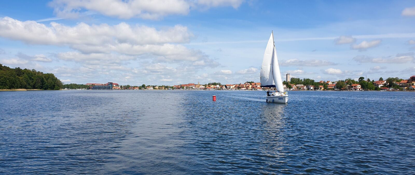 Samsung Galaxy Note9 sample photo. Yacht, lake, wind photography