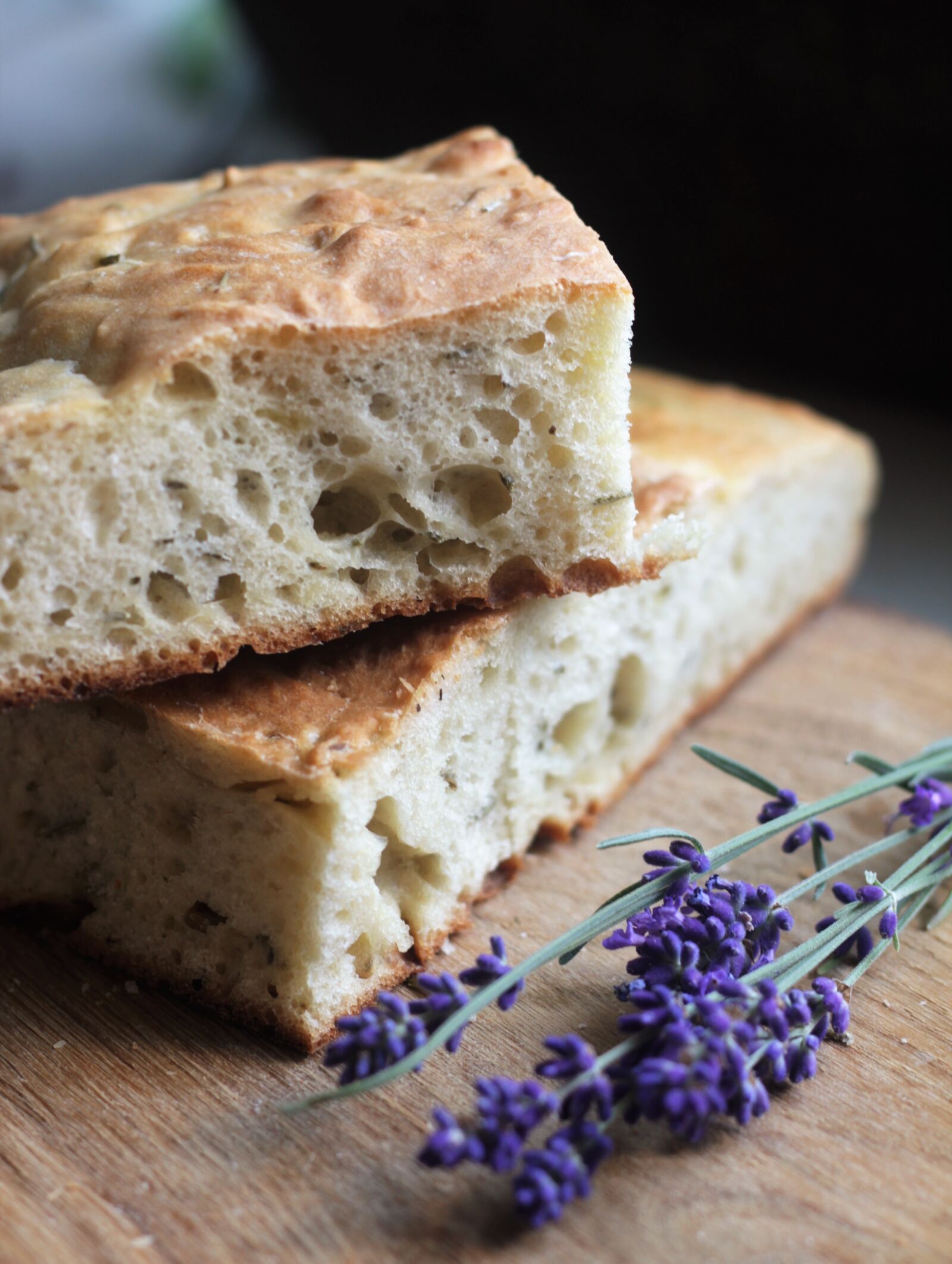 Canon EOS 600D (Rebel EOS T3i / EOS Kiss X5) + Canon EF 50mm F1.8 II sample photo. Bread, house, baking photography