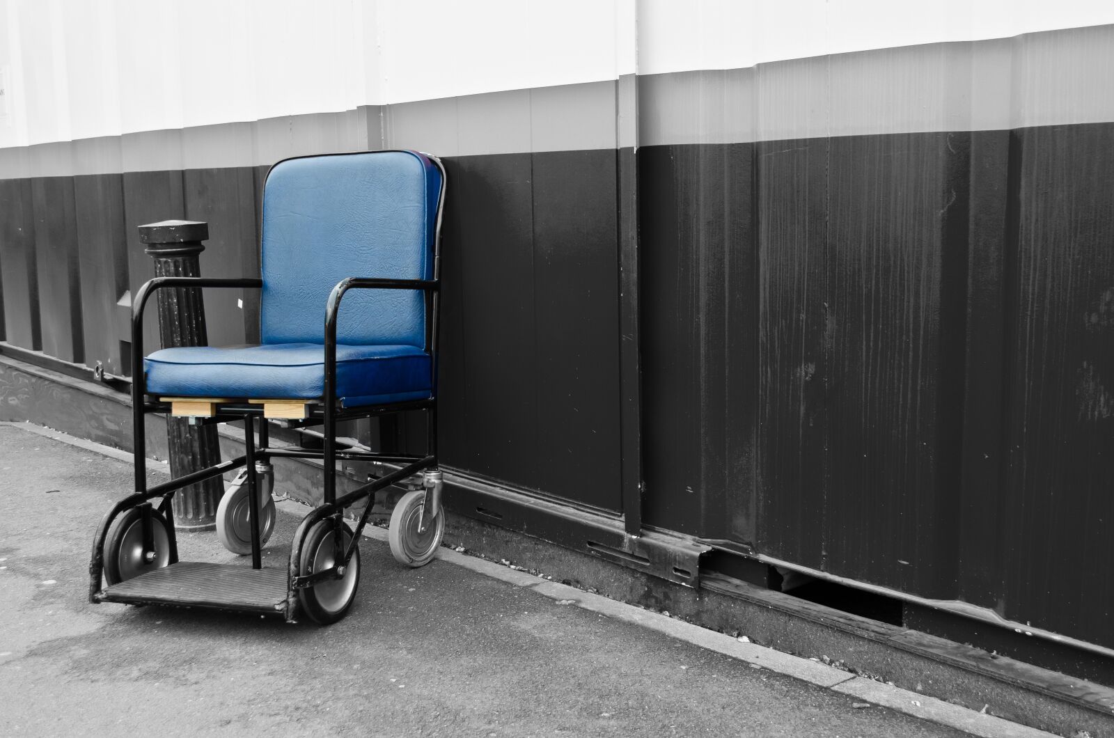 Nikon D5100 sample photo. Access, assistance, background, care photography