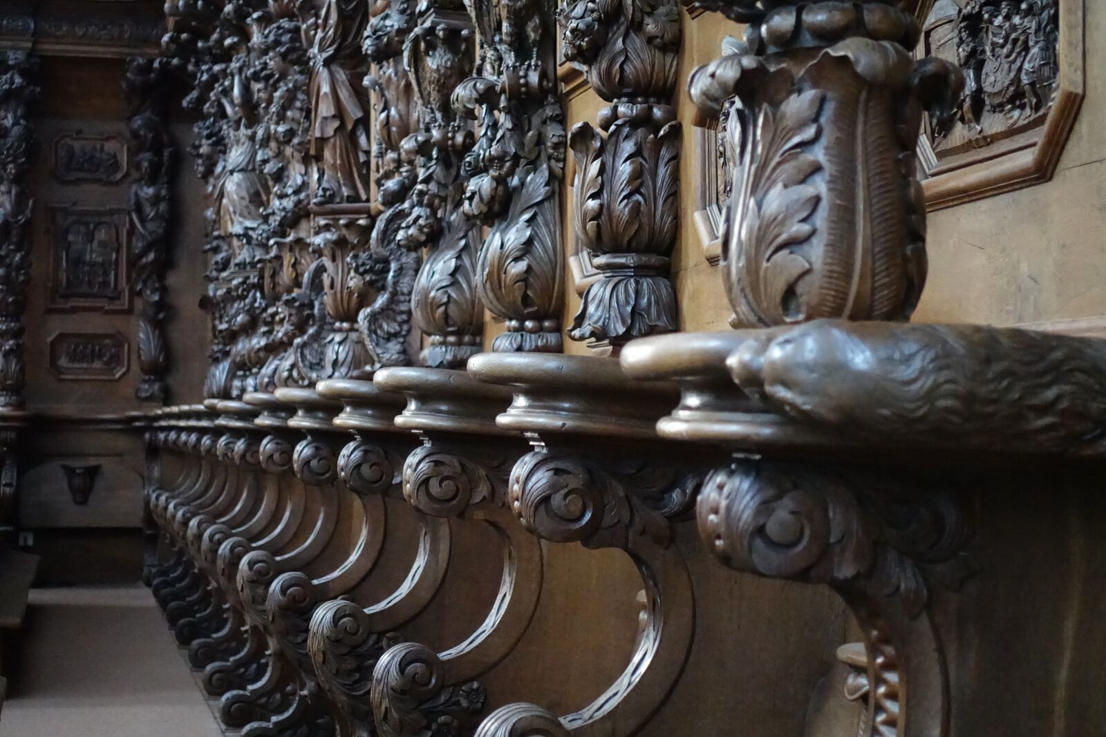 Sony Cyber-shot DSC-RX100 IV sample photo. Choir stalls, rows of photography