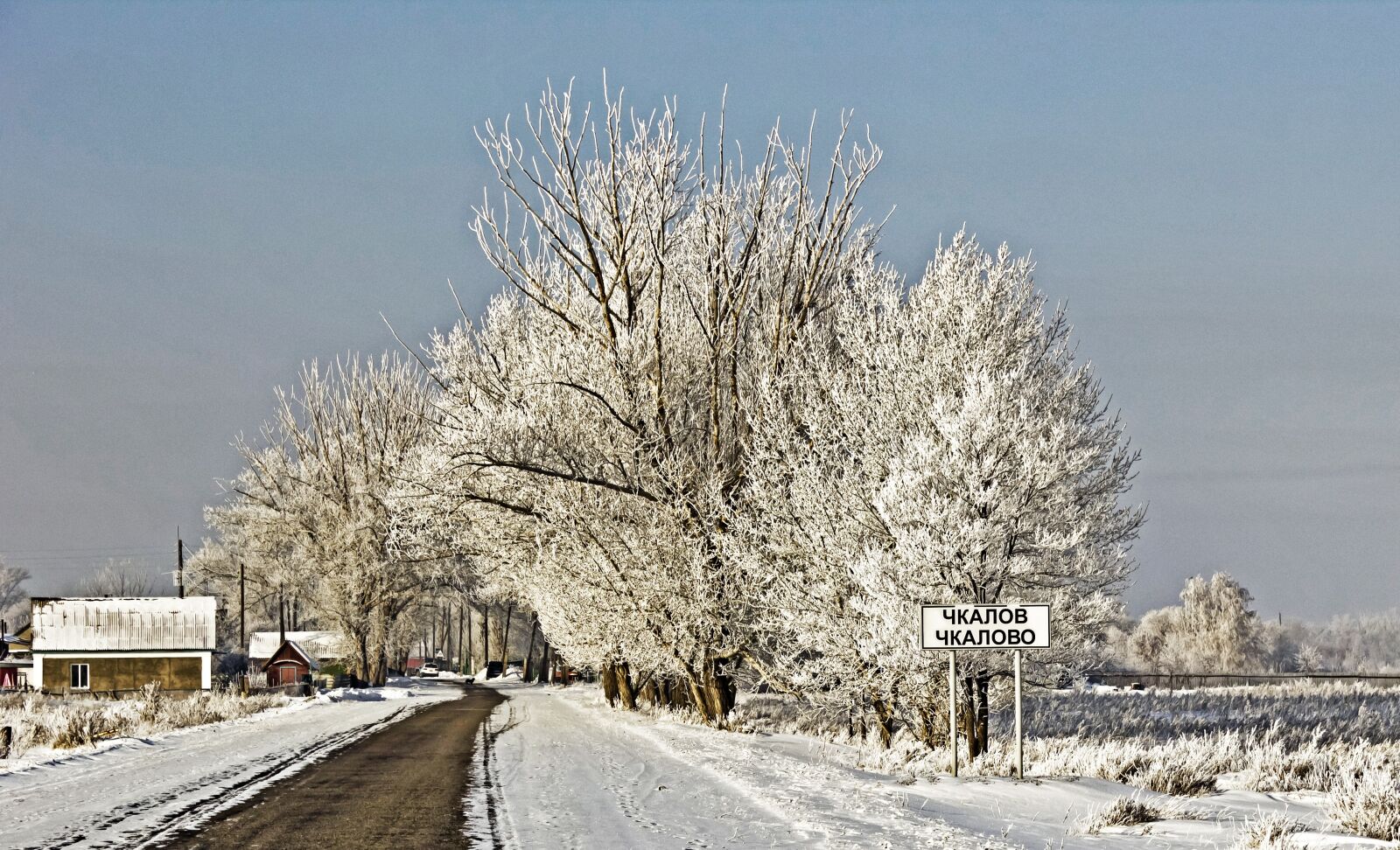 Canon EOS 550D (EOS Rebel T2i / EOS Kiss X4) sample photo. Winter, village, landscape photography
