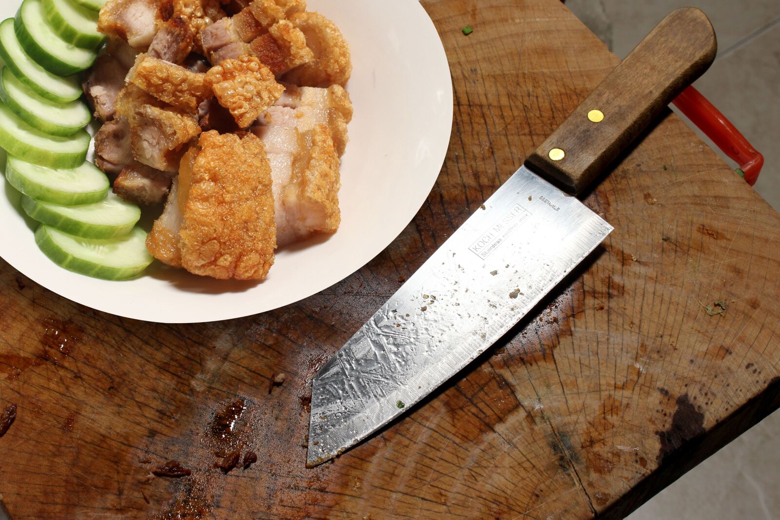Canon EOS 700D (EOS Rebel T5i / EOS Kiss X7i) sample photo. Crispy pork, pig, food photography