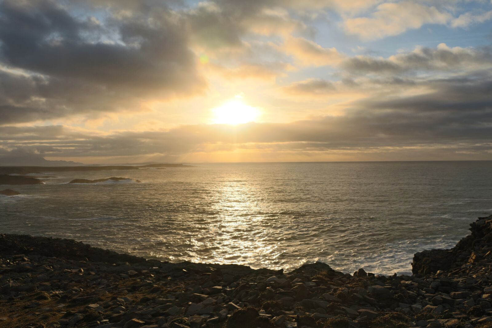Canon EOS 650D (EOS Rebel T4i / EOS Kiss X6i) + Canon EF-S 18-135mm F3.5-5.6 IS STM sample photo. Sunset, sea, ireland photography