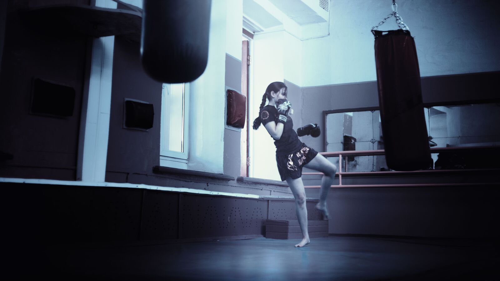Canon EOS 5D Mark III sample photo. Kickboxer, girl, kickboxing photography