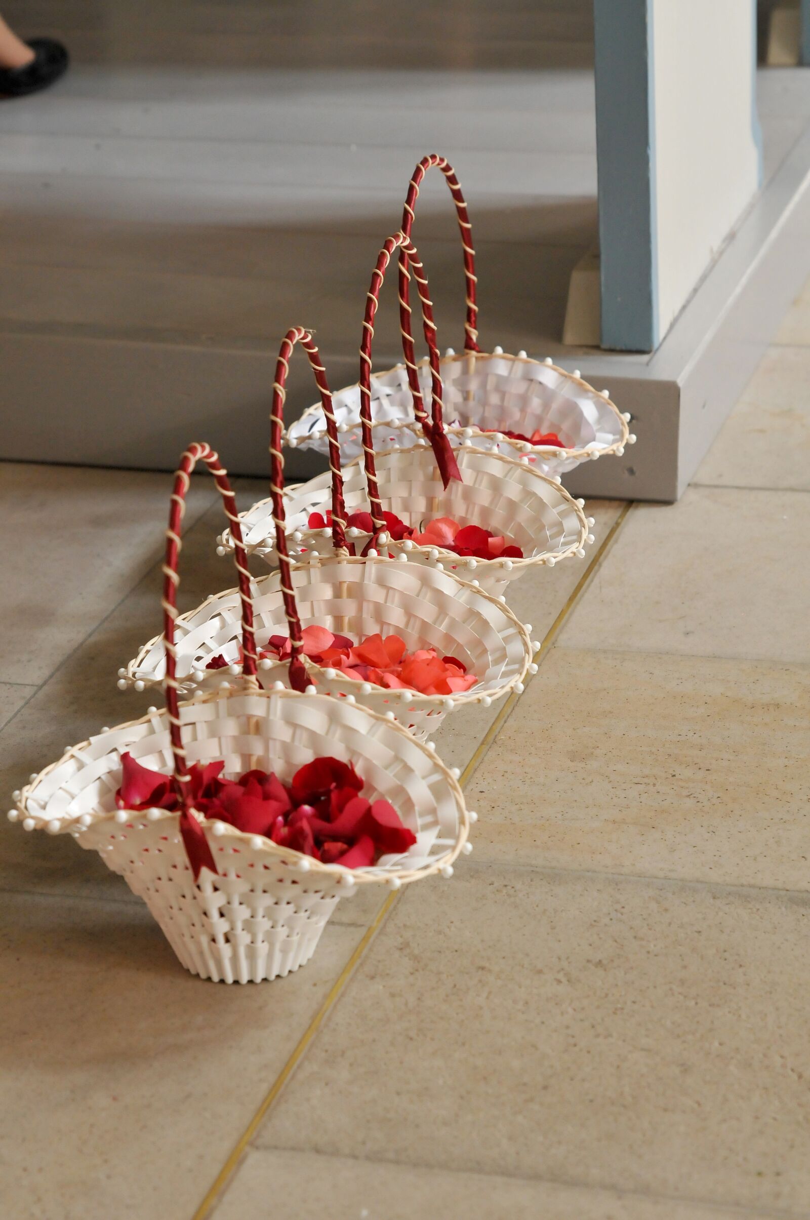 Nikon D300 sample photo. Litter basket, roses, wedding photography