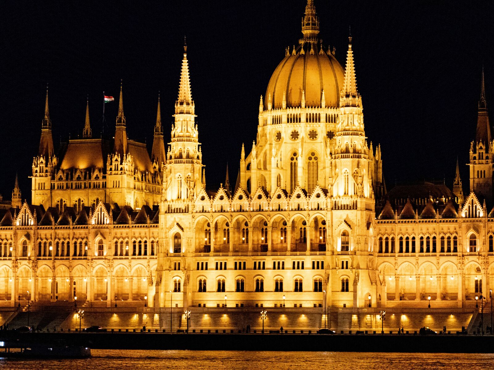Canon EF-S 18-135mm F3.5-5.6 IS USM sample photo. Budapest, the parliament, hungary photography