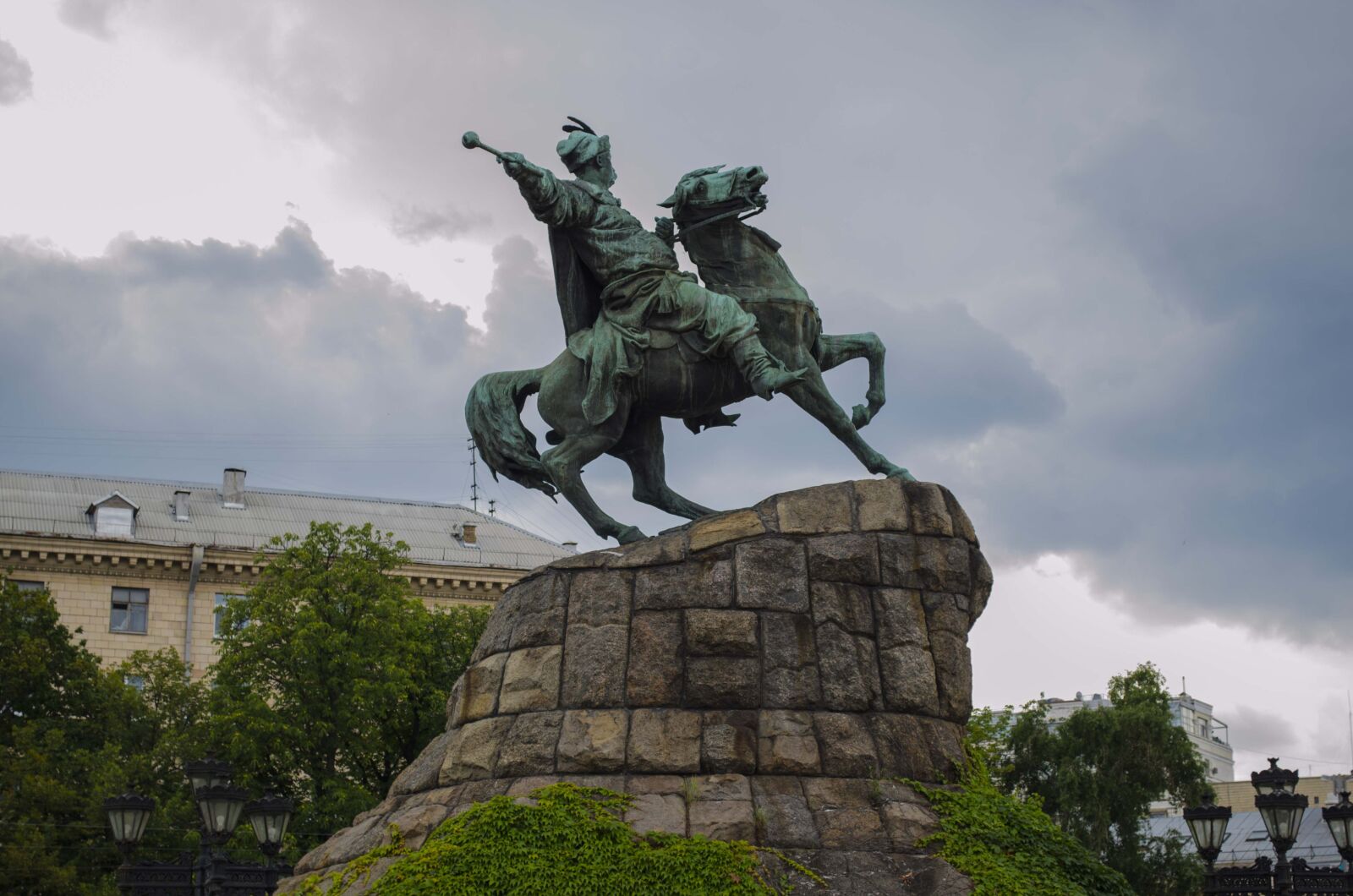 Nikon D5100 sample photo. Monument, rider, bronze photography
