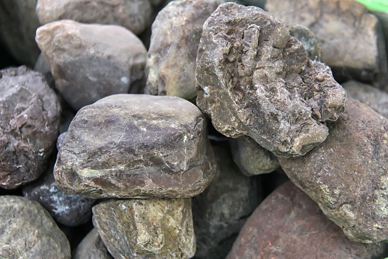 Canon EF-S 18-200mm F3.5-5.6 IS sample photo. Stones, rocks, natural photography