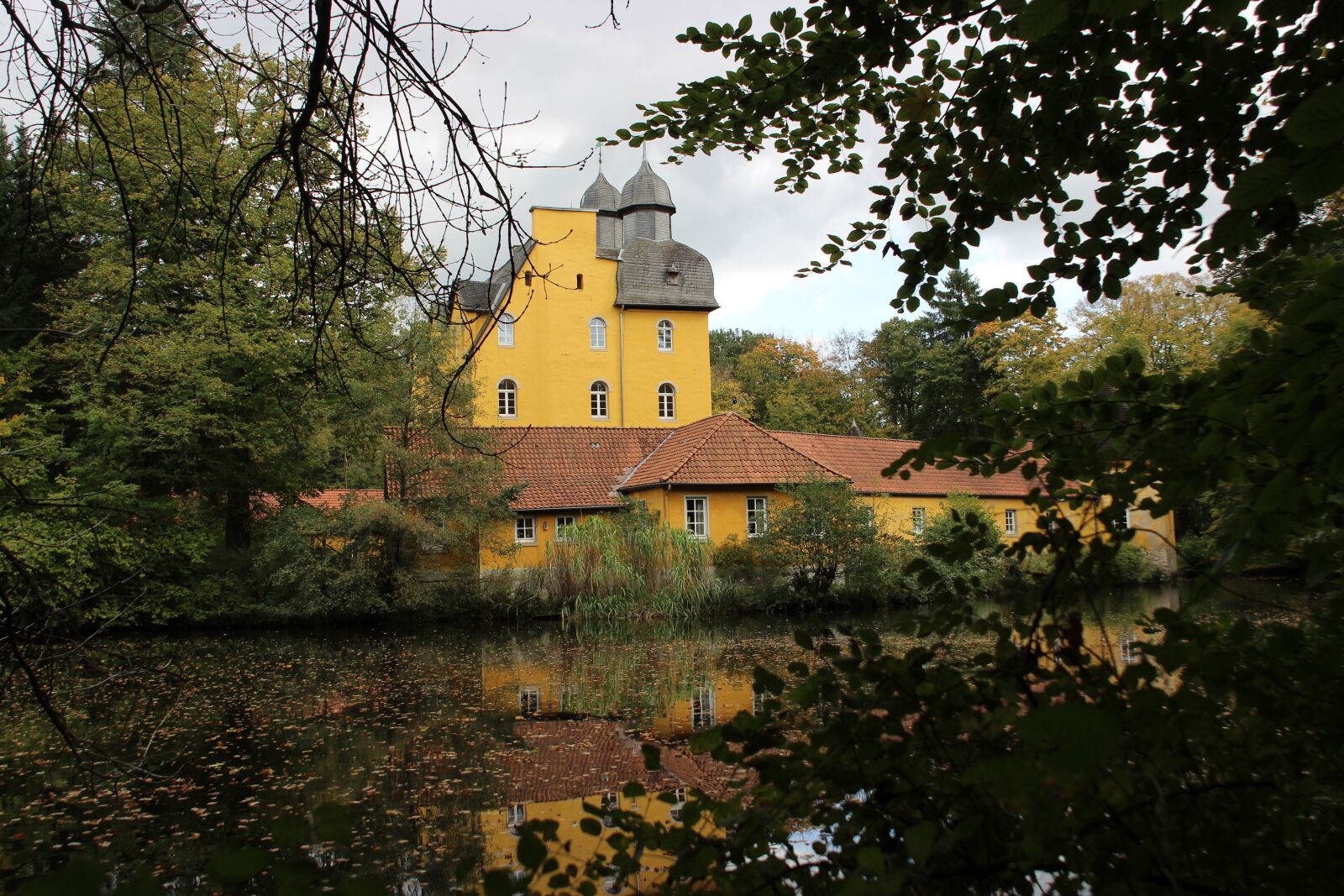 Canon EOS 600D (Rebel EOS T3i / EOS Kiss X5) sample photo. Lake, castle, schloß holte photography