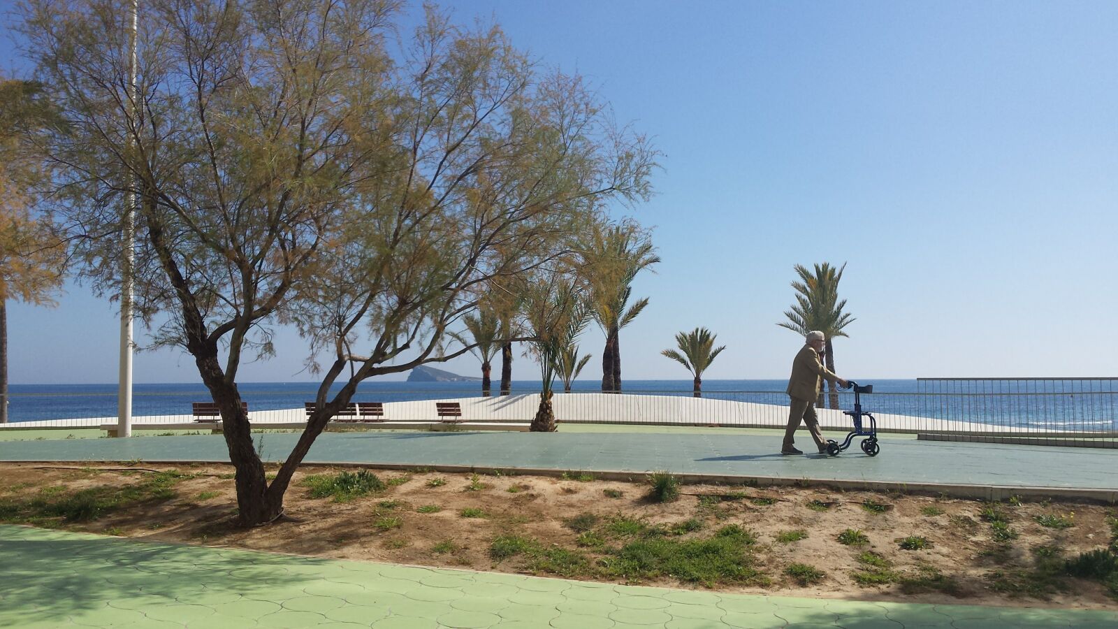 Samsung Galaxy S4 sample photo. Benidorm, promenade, beach photography