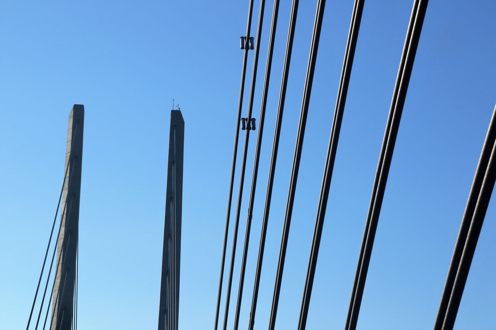 Canon EOS 7D Mark II sample photo. Blue, sky, border, bridge photography