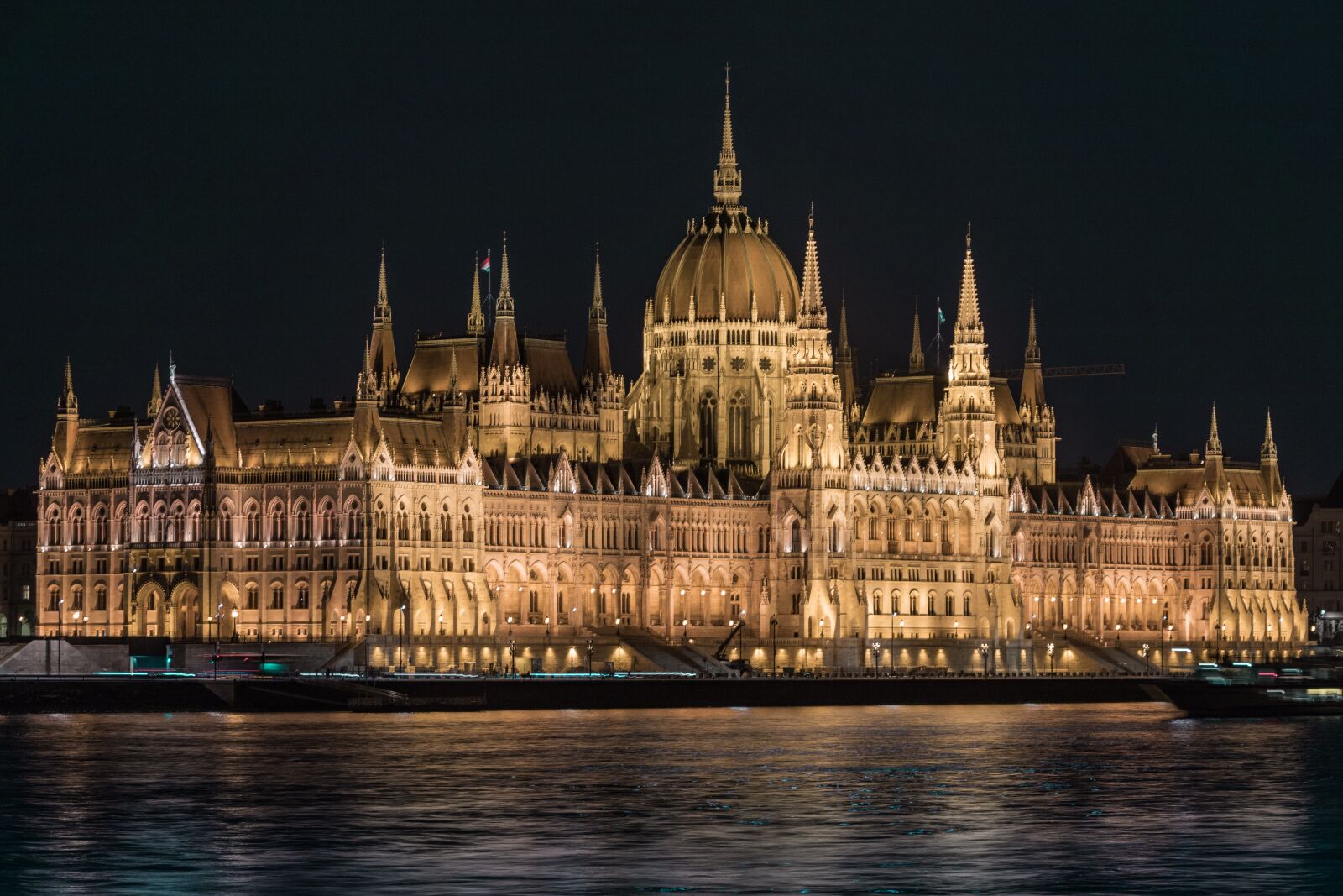 Canon EOS 6D Mark II + Canon EF 70-300 F4-5.6 IS II USM sample photo. Budapest, parliament, hungary photography