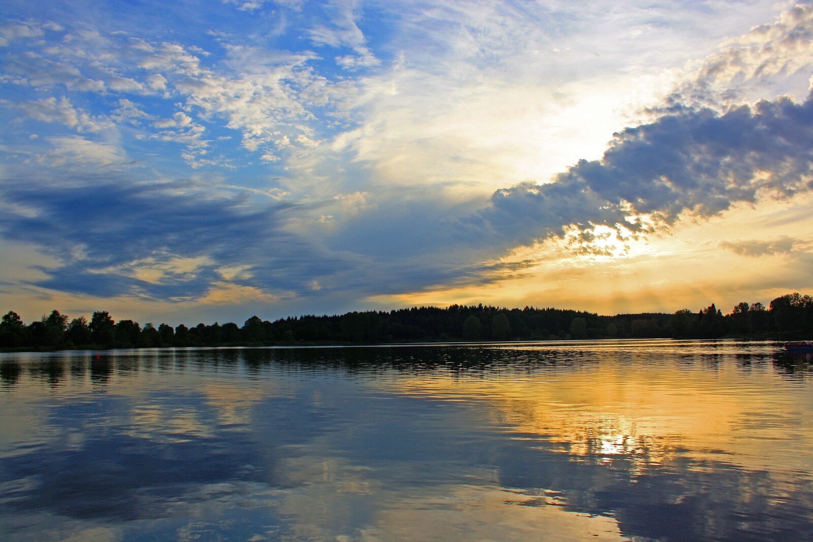 Canon EOS 1000D (EOS Digital Rebel XS / EOS Kiss F) sample photo. Reflection, waters, lake photography