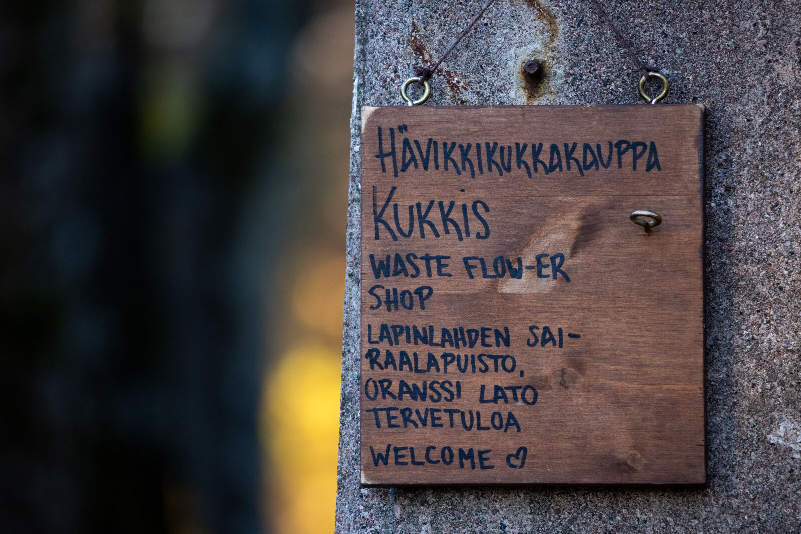 Canon EOS R5 sample photo. Bokeh behind sign photography