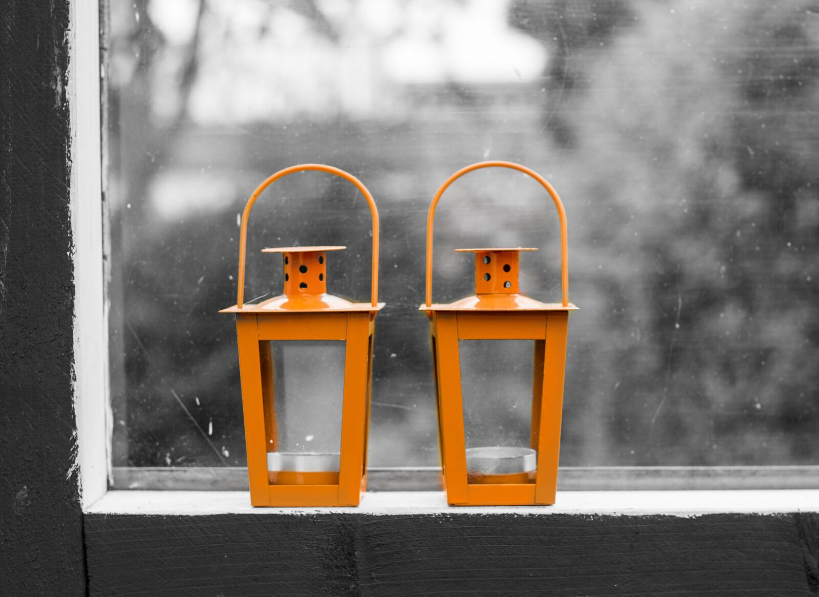 Canon EOS 70D + Canon EF 50mm F1.8 II sample photo. Lamps, lanterns, window photography