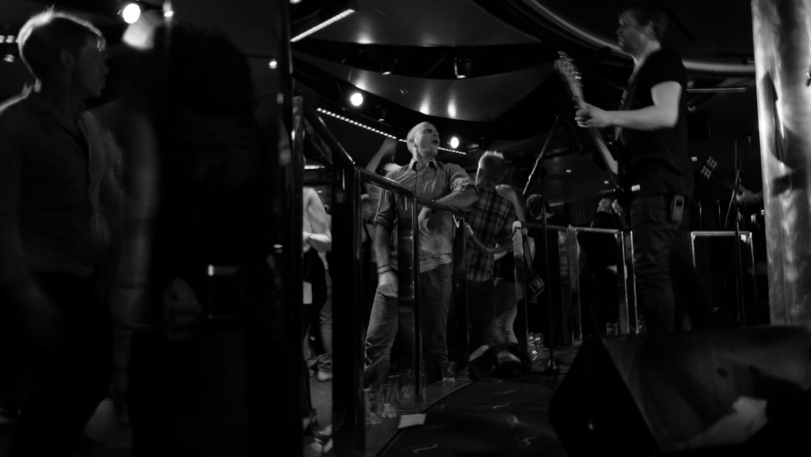 Fujifilm X-M1 sample photo. Black, and, white, concert photography