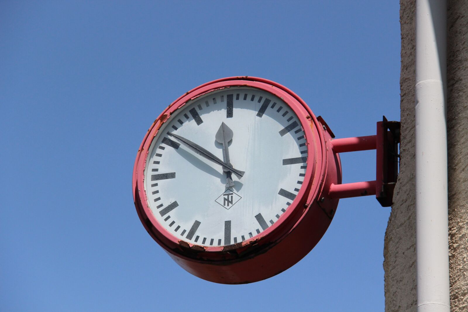Canon EF-S 18-200mm F3.5-5.6 IS sample photo. Clock, time of, sky photography