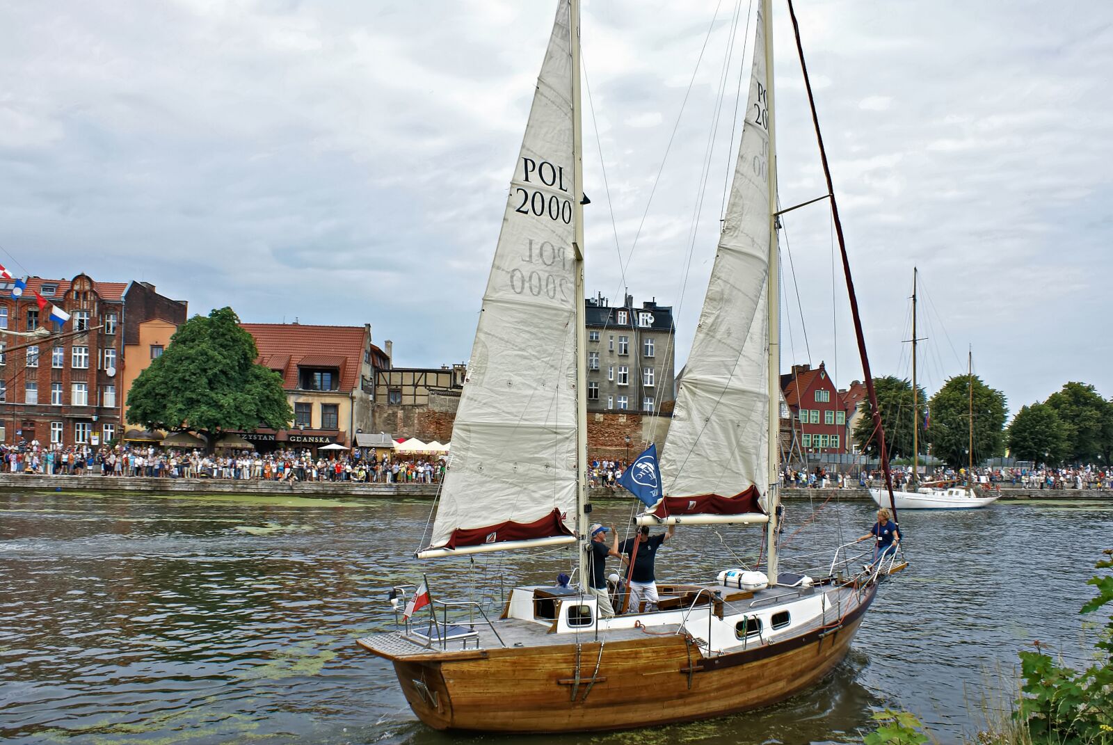 Sony Alpha DSLR-A100 sample photo. Regatta, shipping, yacht photography