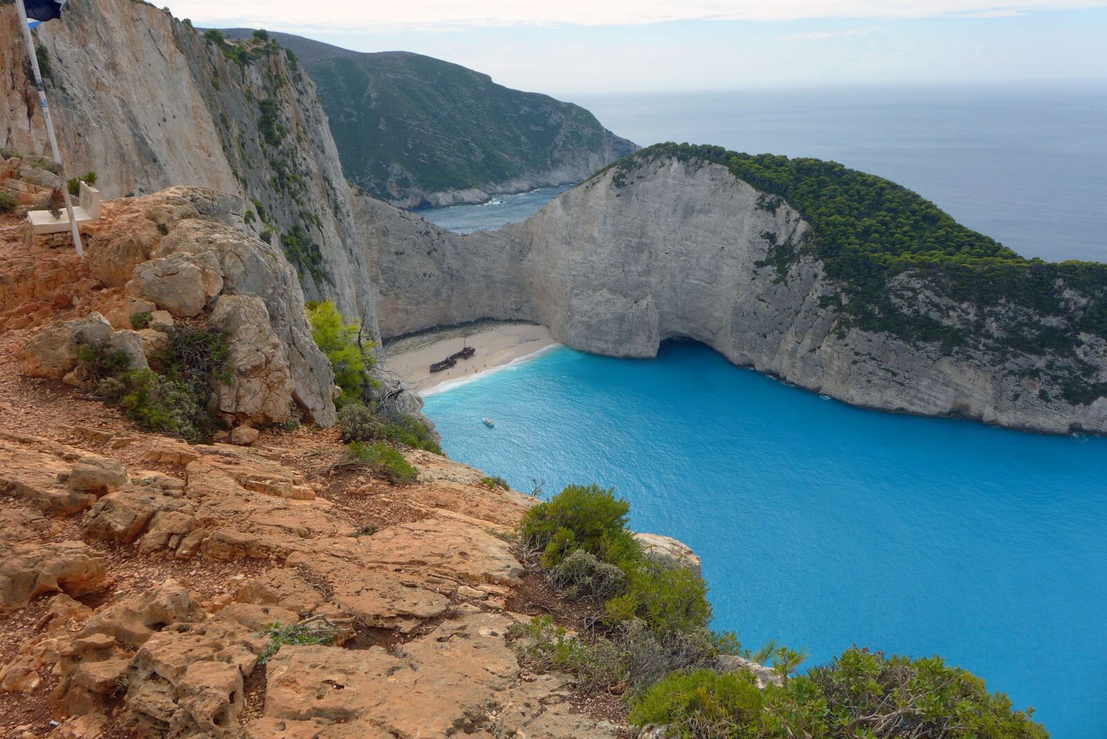 Panasonic Lumix DMC-LX7 sample photo. Shipwreck, greece, rock photography