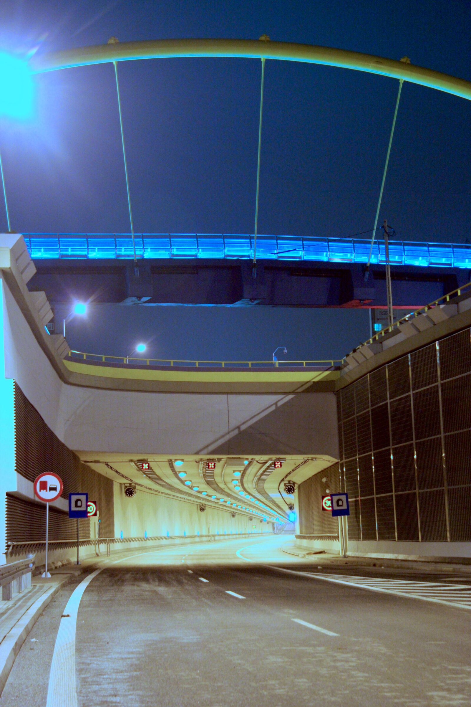 Canon EOS 350D (EOS Digital Rebel XT / EOS Kiss Digital N) sample photo. Katowice, night, road, tunnel photography