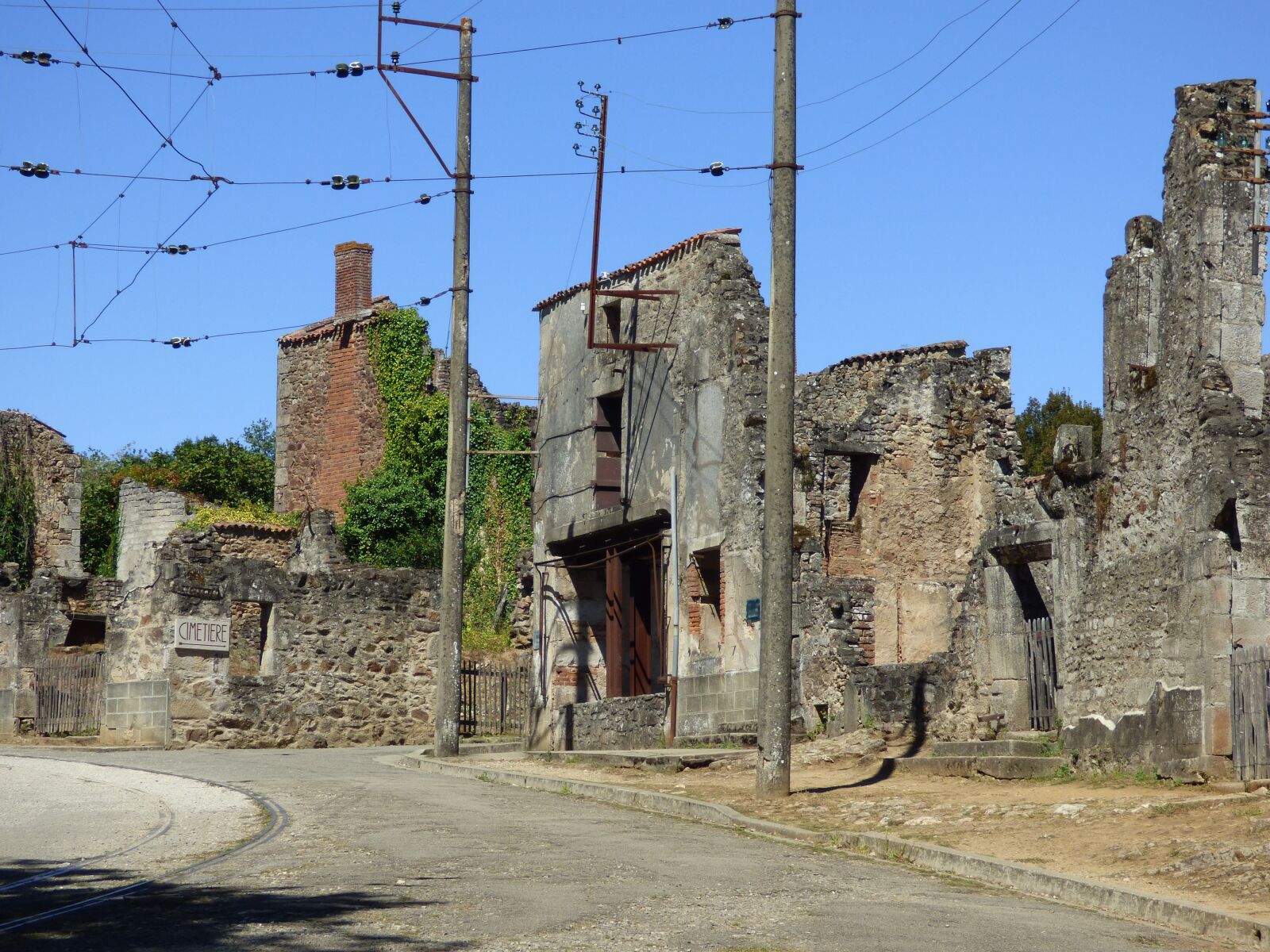 Panasonic DMC-FZ72 sample photo. France, oradour-sur-glane, martyr photography