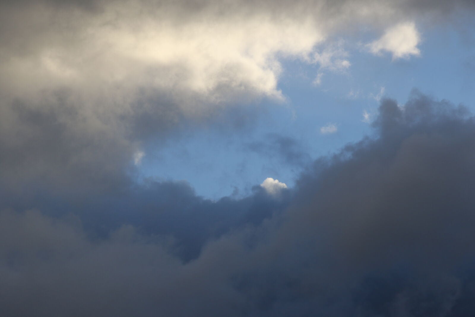 Canon EOS 7D Mark II sample photo. Blue, sky, clouds, cotton photography