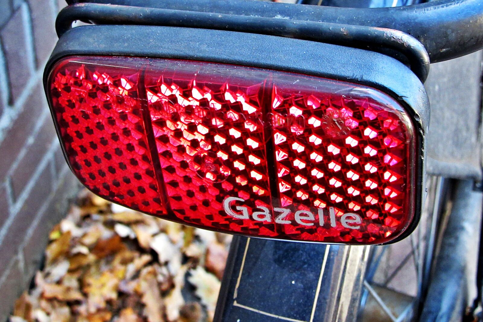 Canon PowerShot SX610 HS sample photo. Bicycle, reflector, reflectors photography