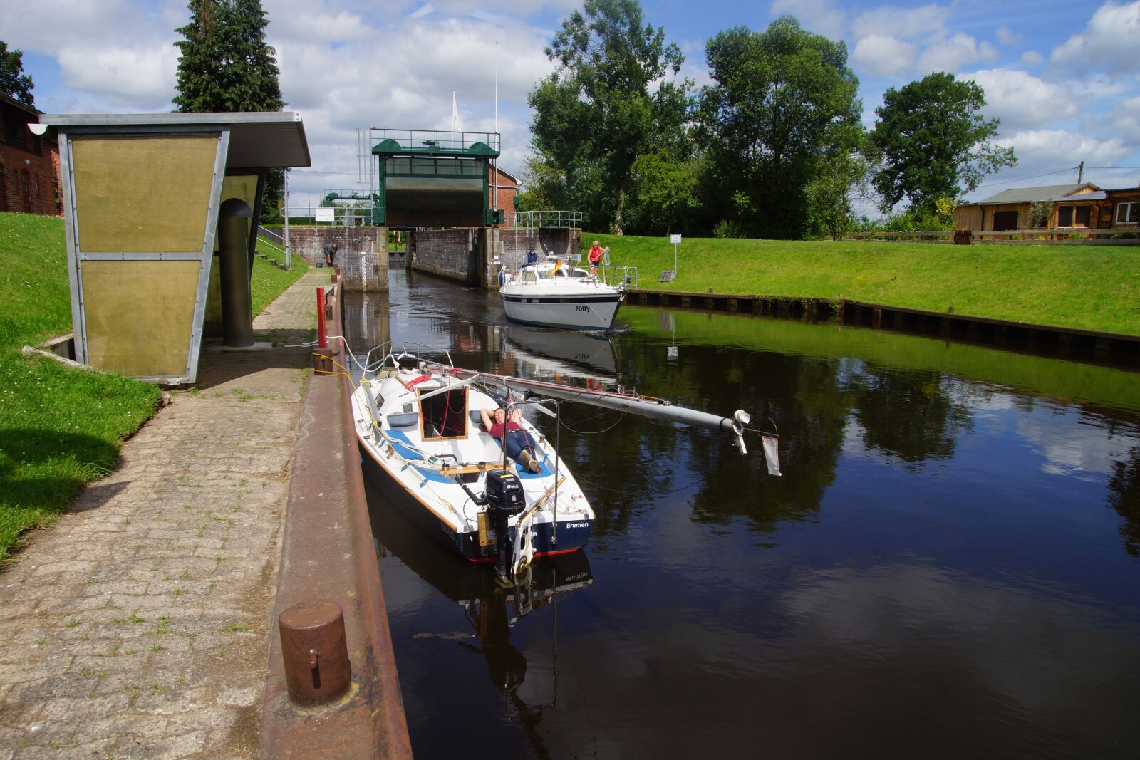 Sony SLT-A77 sample photo. Bad bederkesa, break, lock photography