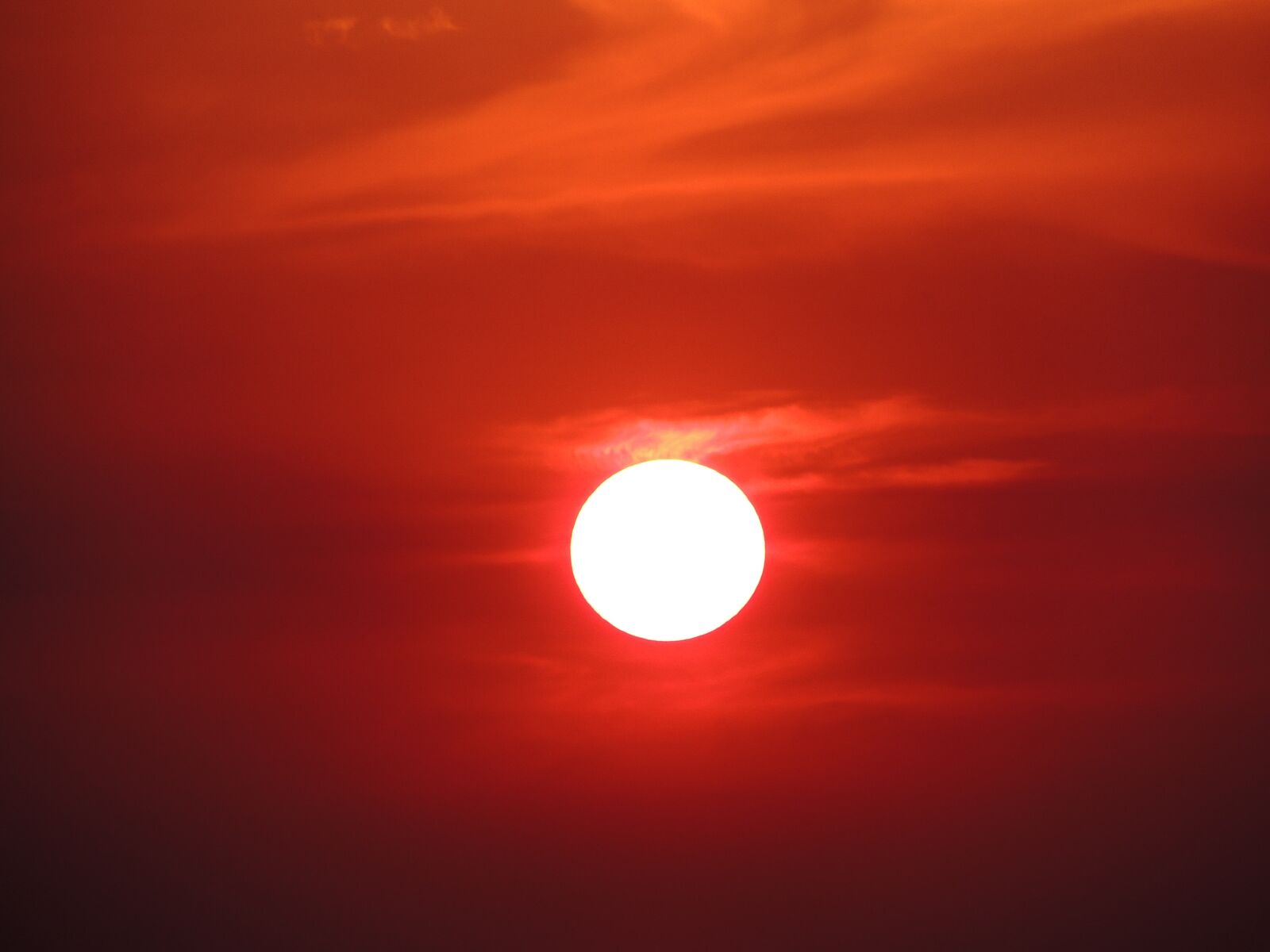 Nikon Coolpix P510 sample photo. Sol, sky, red photography