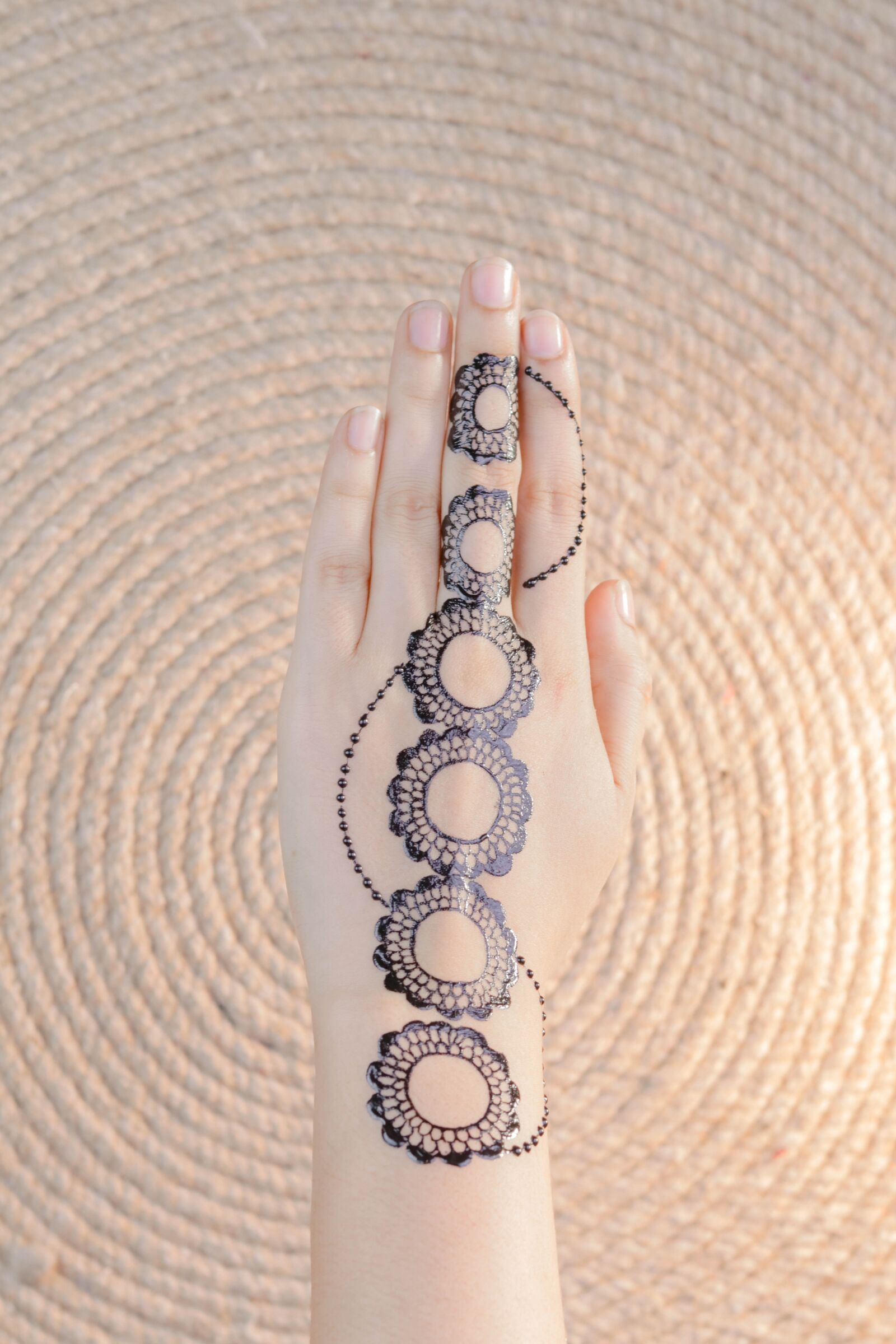 Canon EOS 80D + Canon EF 50mm F1.8 STM sample photo. Henna, hands, mehendi photography
