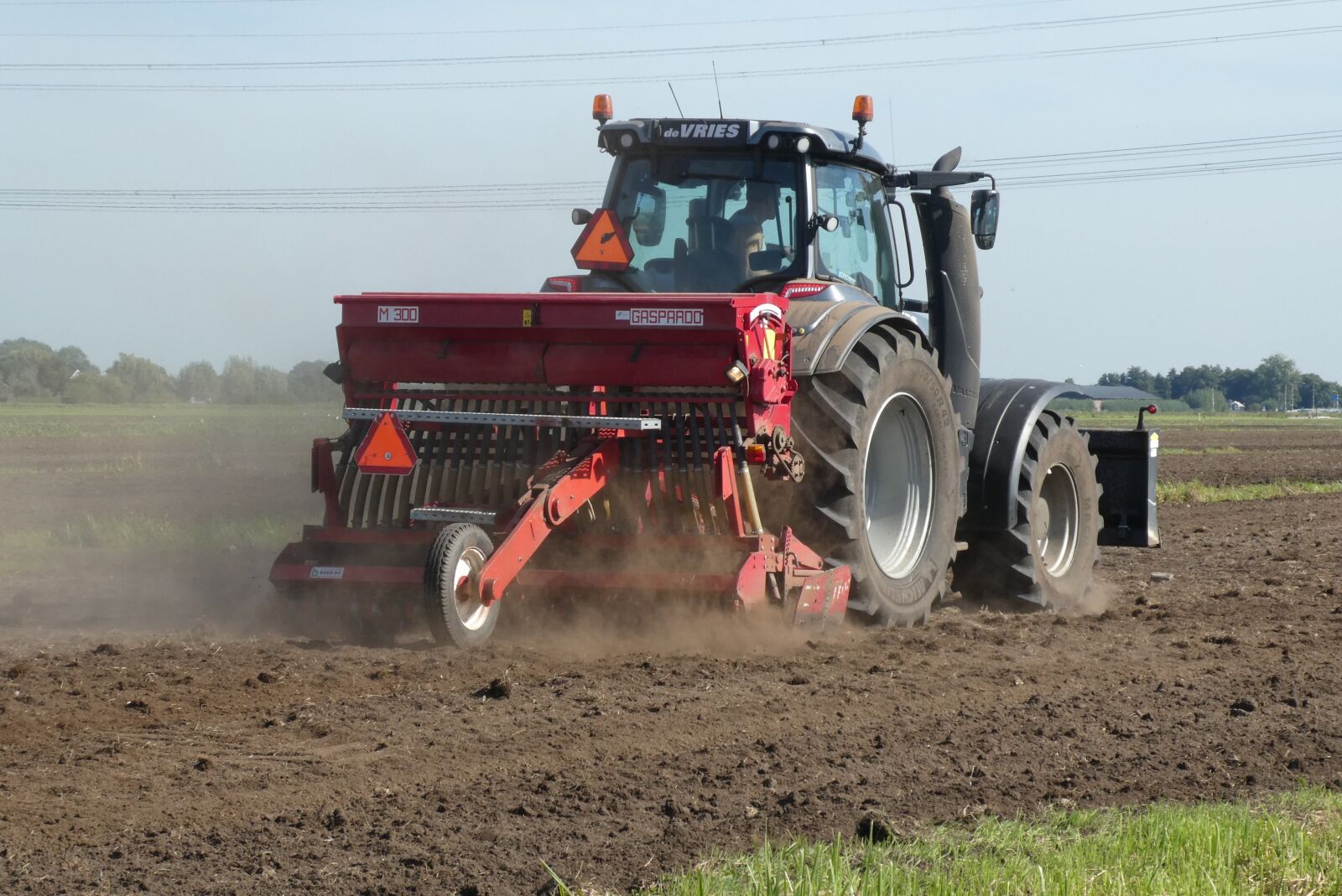 Panasonic Lumix DC-ZS70 (Lumix DC-TZ90) sample photo. Tractor, agriculture, farmer photography