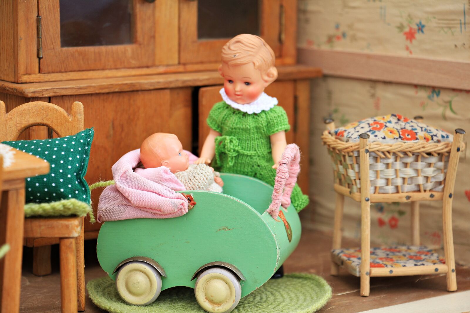 Canon EOS 550D (EOS Rebel T2i / EOS Kiss X4) sample photo. Dolls houses, doll's house photography